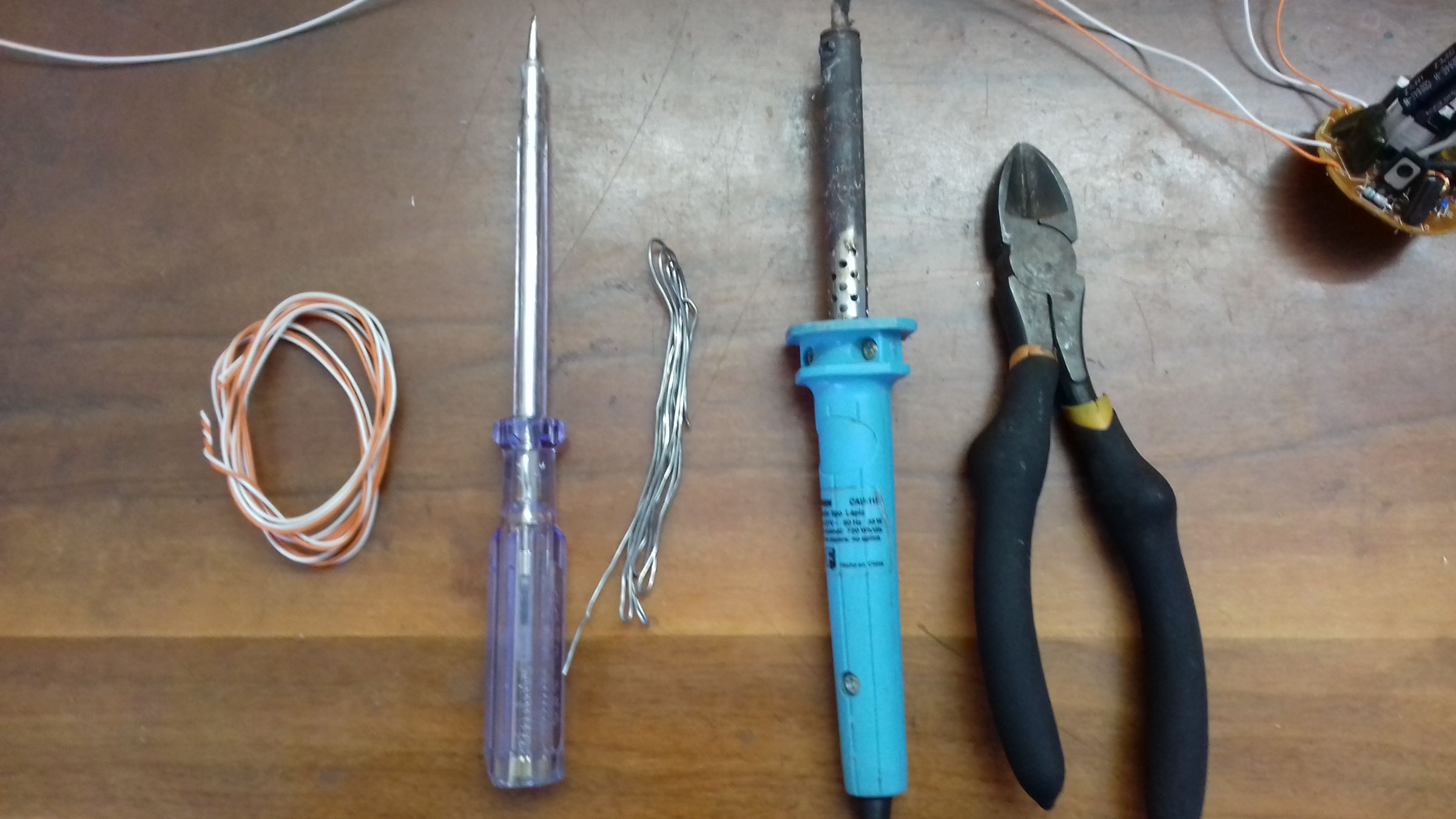 Recycle the Electronic Ballast From Compact Fluorescent Lamp (Reciclar La Balastra Electronica