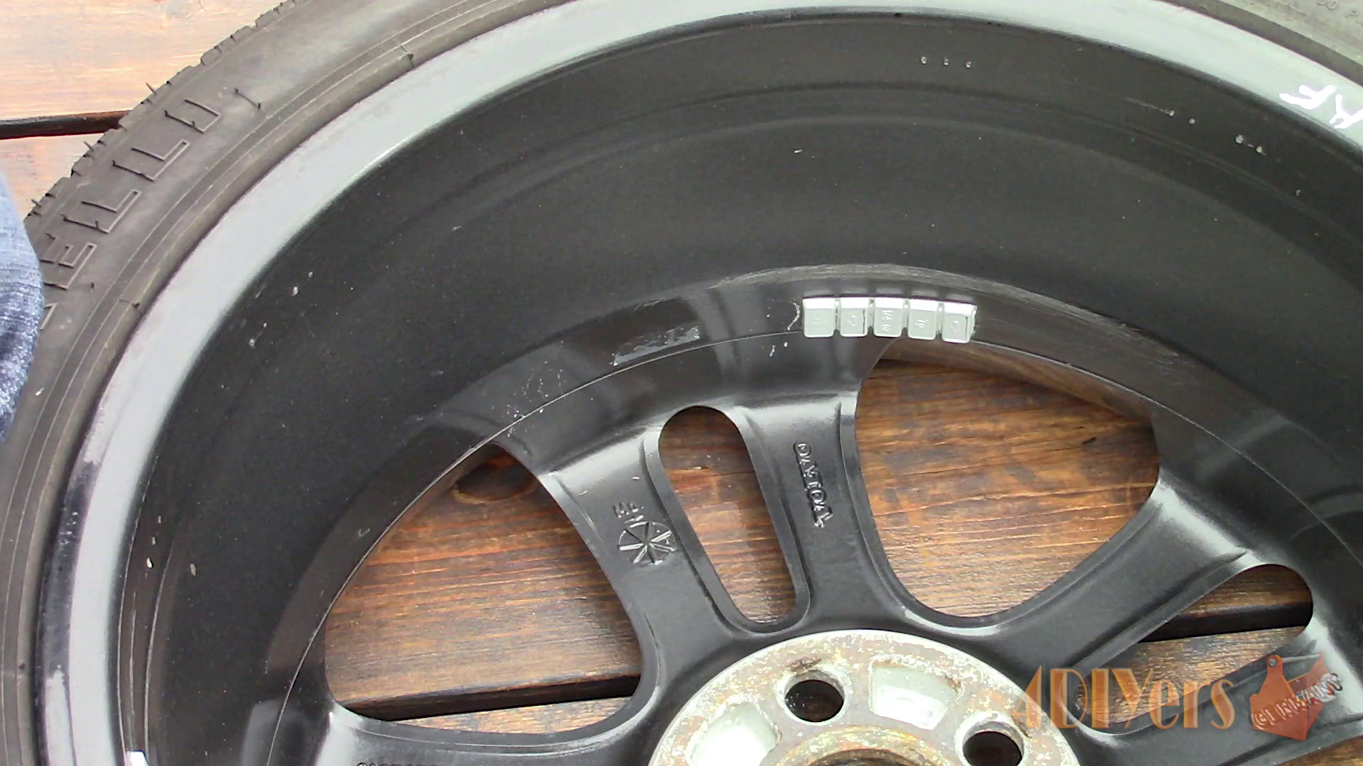 3 Ways on How to Remove Wheel Weight Foam Glue Adhesive 5 Steps