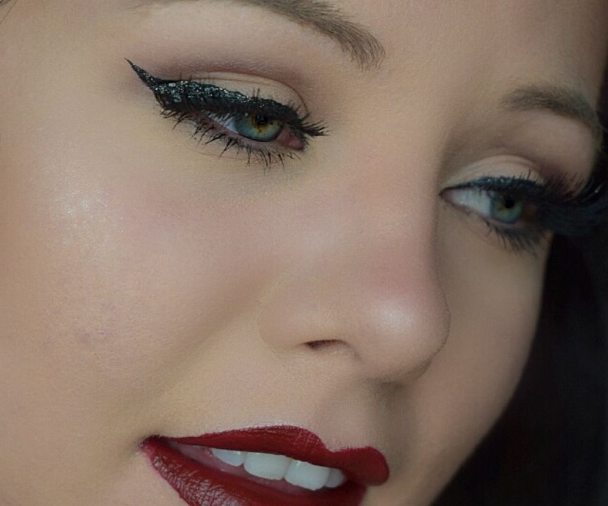 Glitter Liner & Bold Lip Makeup Tutorial