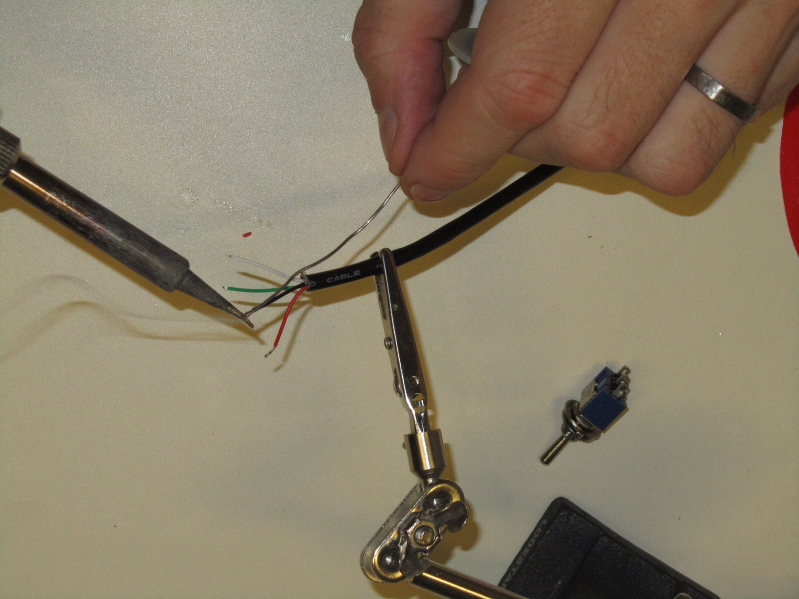 On/Off Switch for a USB-Powered Device : 4 Steps - Instructables