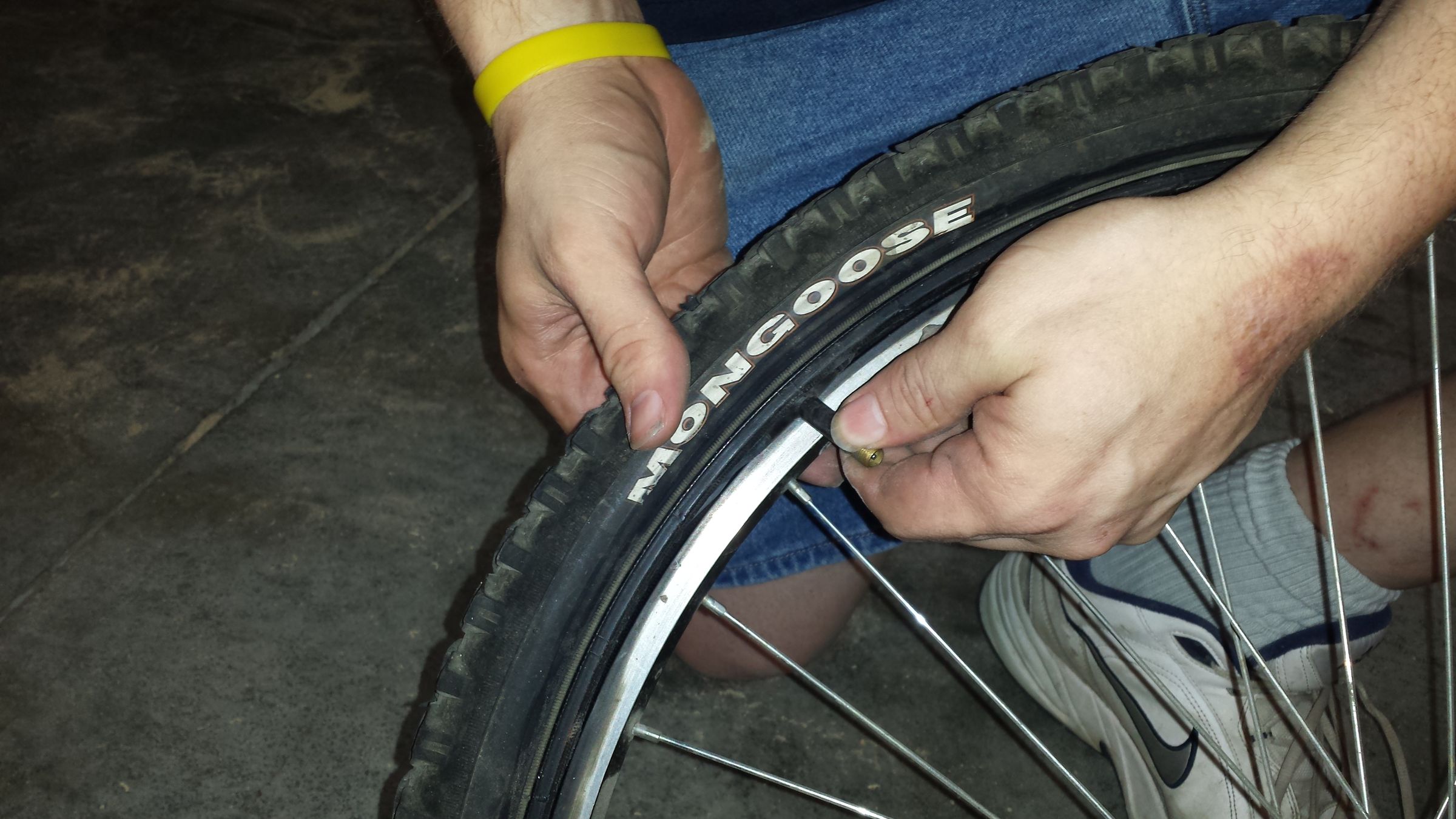 Change a Mountain Bike Tube Without Tools 6 Steps (with Pictures