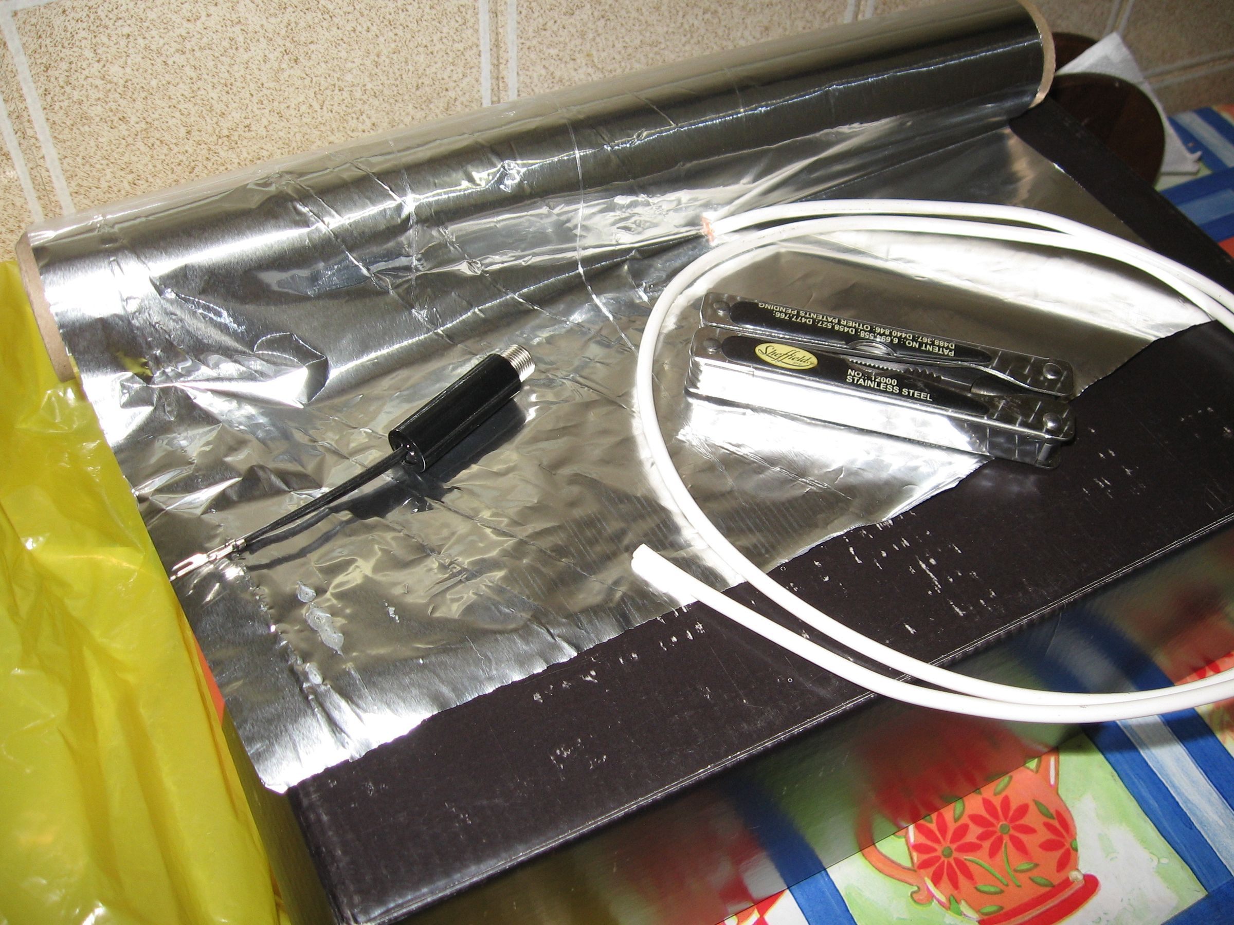 Simple and Cheap UHF Antenna (Folded Dipole / Bowtie)