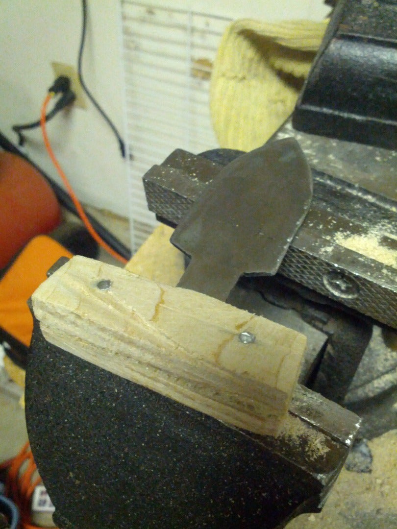 Adding a Handle to Your Knife: Sanding Handle