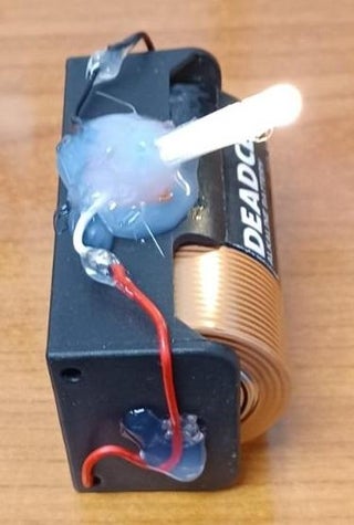 Sims Dead Cell Candle Runs on a “Dead” D Cell Battery for Over a