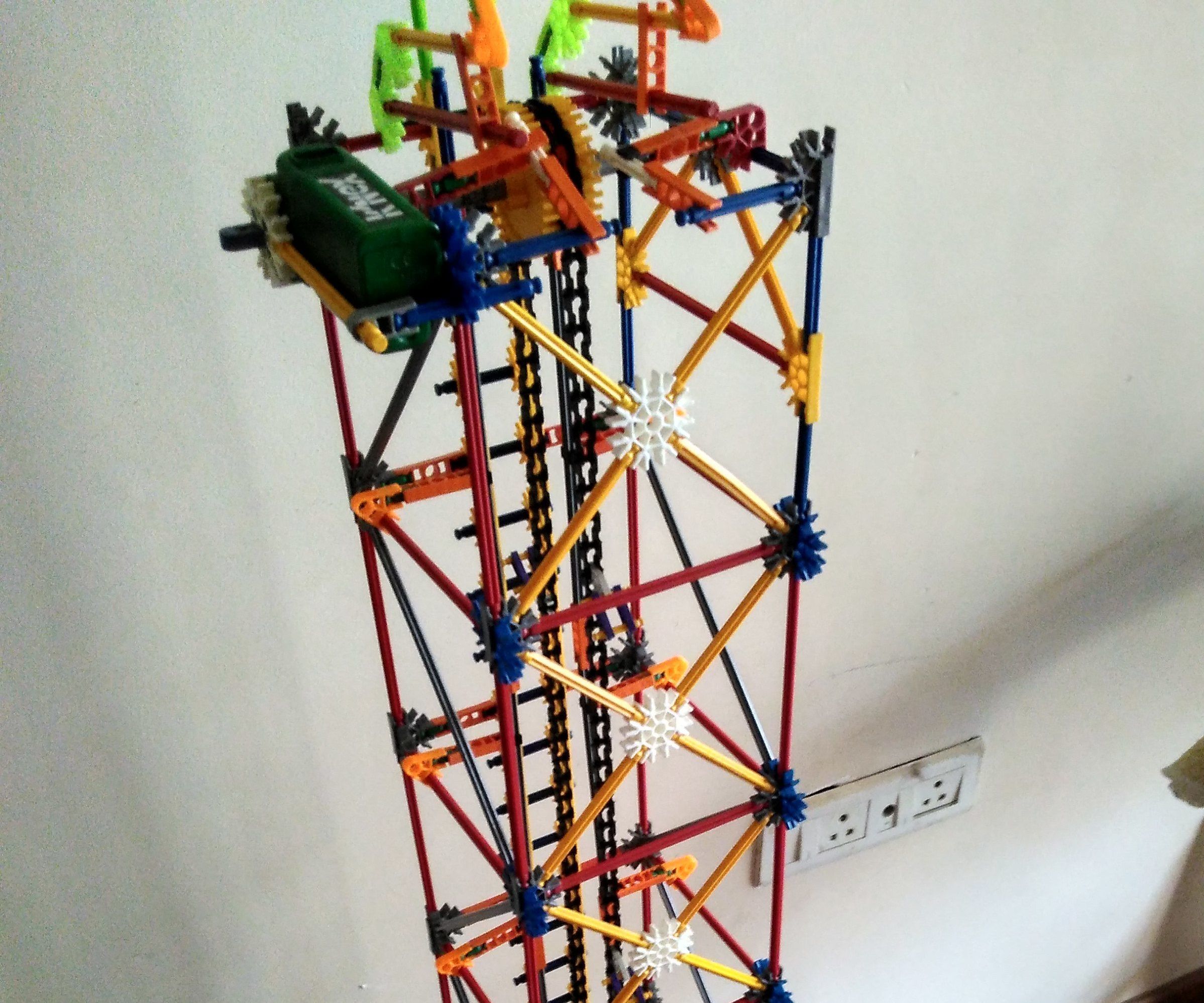 Knex Vertical Micro Chain Lift - Ping Pong Balls