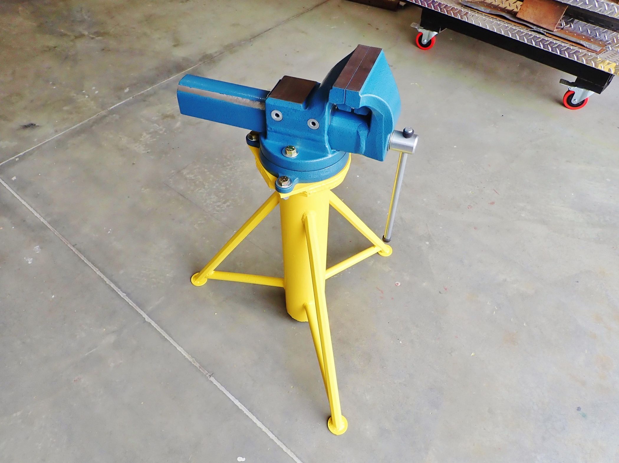 Heavy Duty Vise Tripod 17 Steps (with Pictures) Instructables
