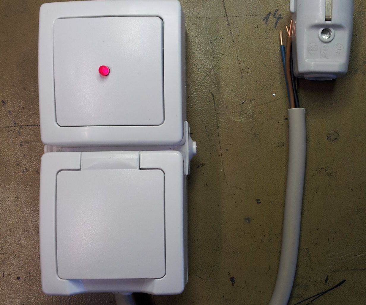 Nice and Cheap Enclosure for a Power Switch