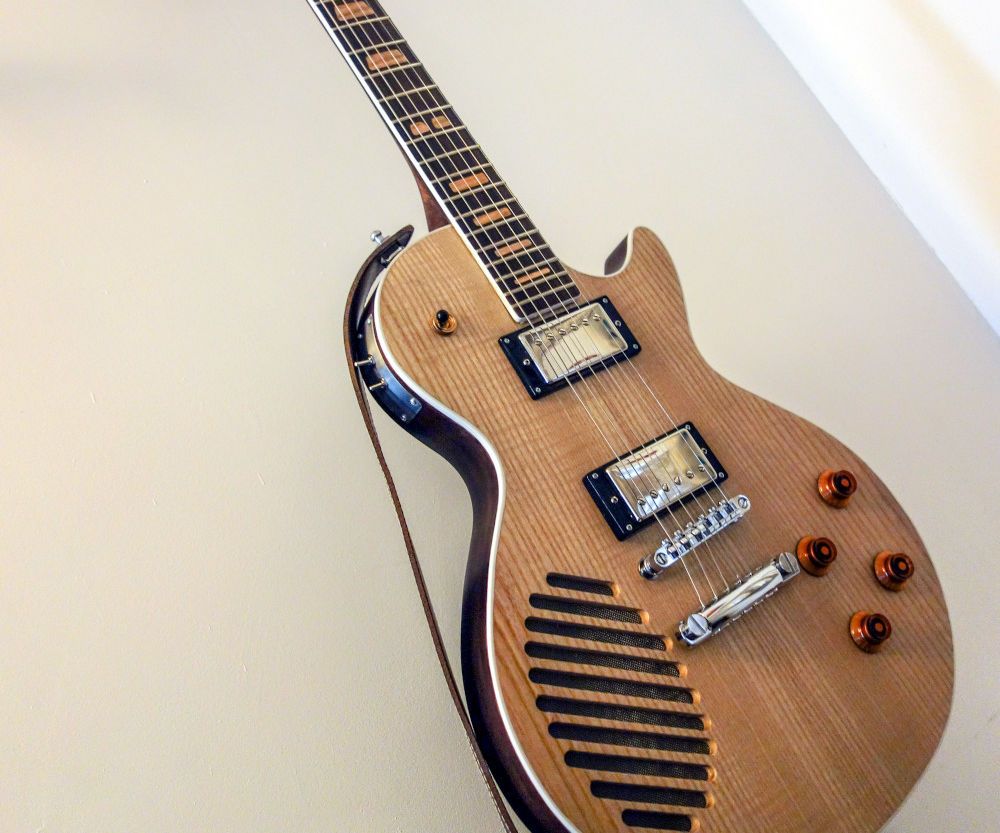 Self-amplified Guitar