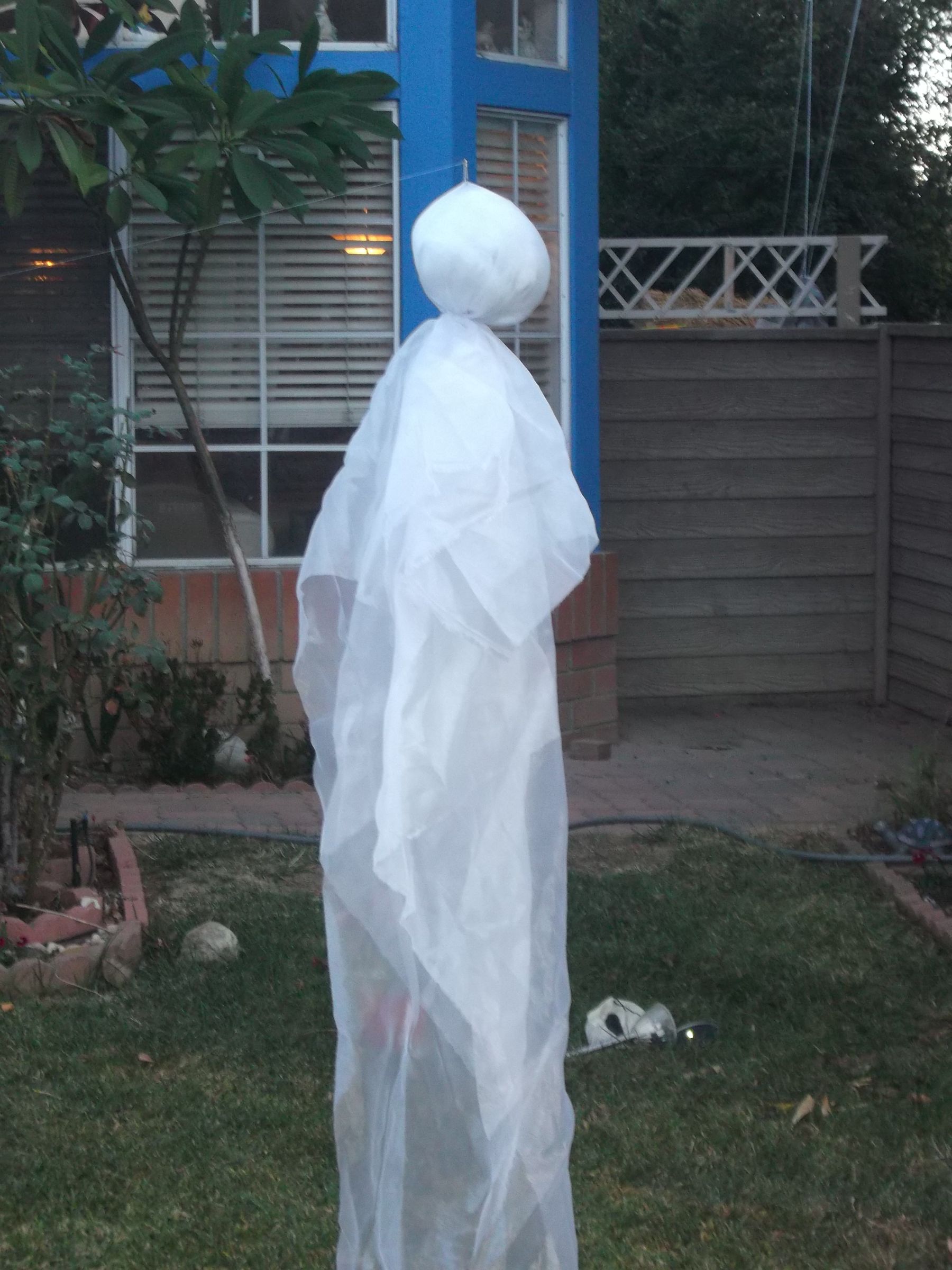 Dancing Haloween Ghosts (using Lego Mindstorms)