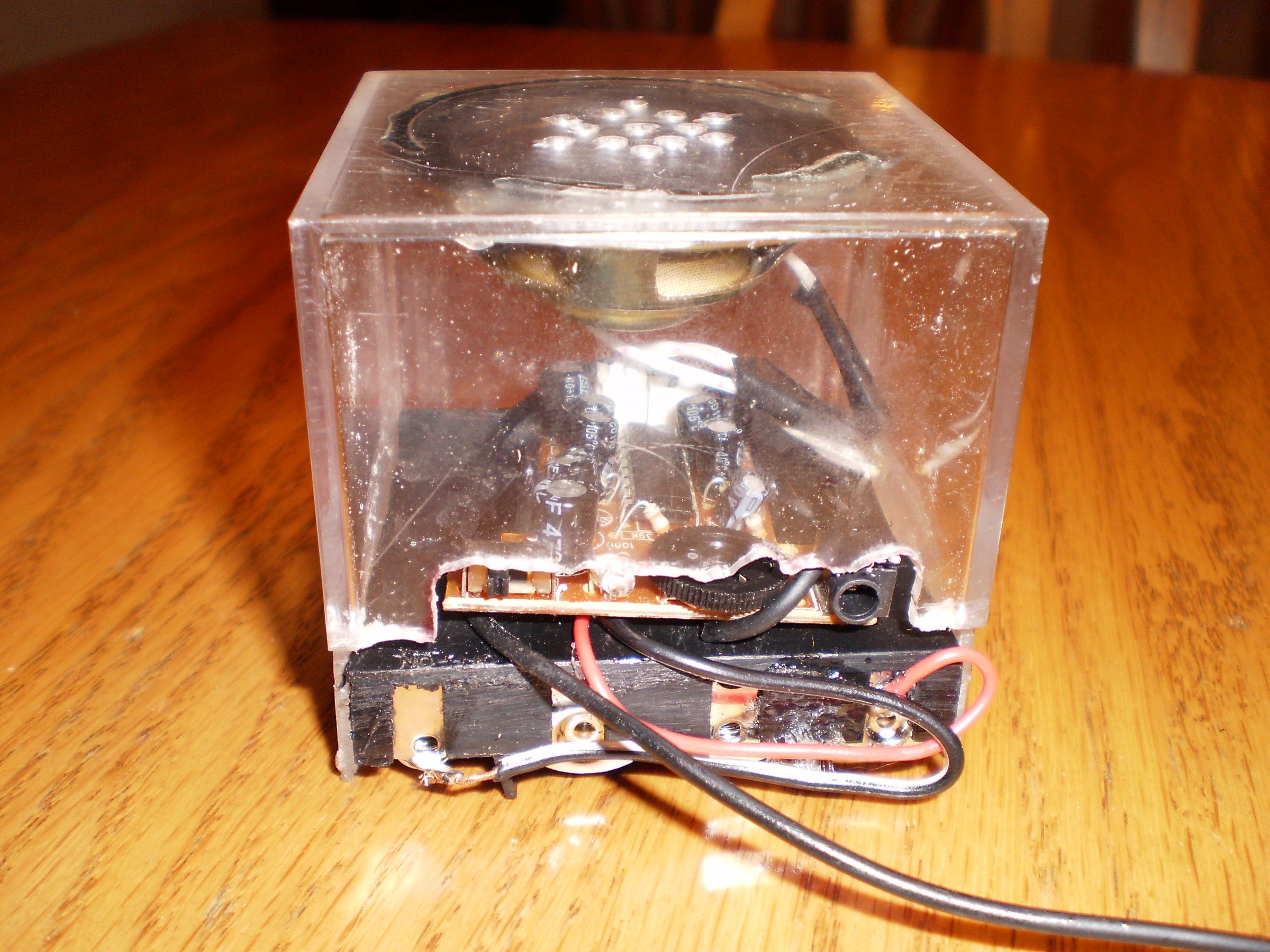 Clear Loud Cube Speaker