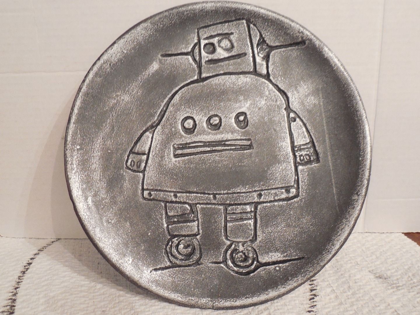 Vinegar Etching (The Instructables Robot in Clay) 7 Steps (with