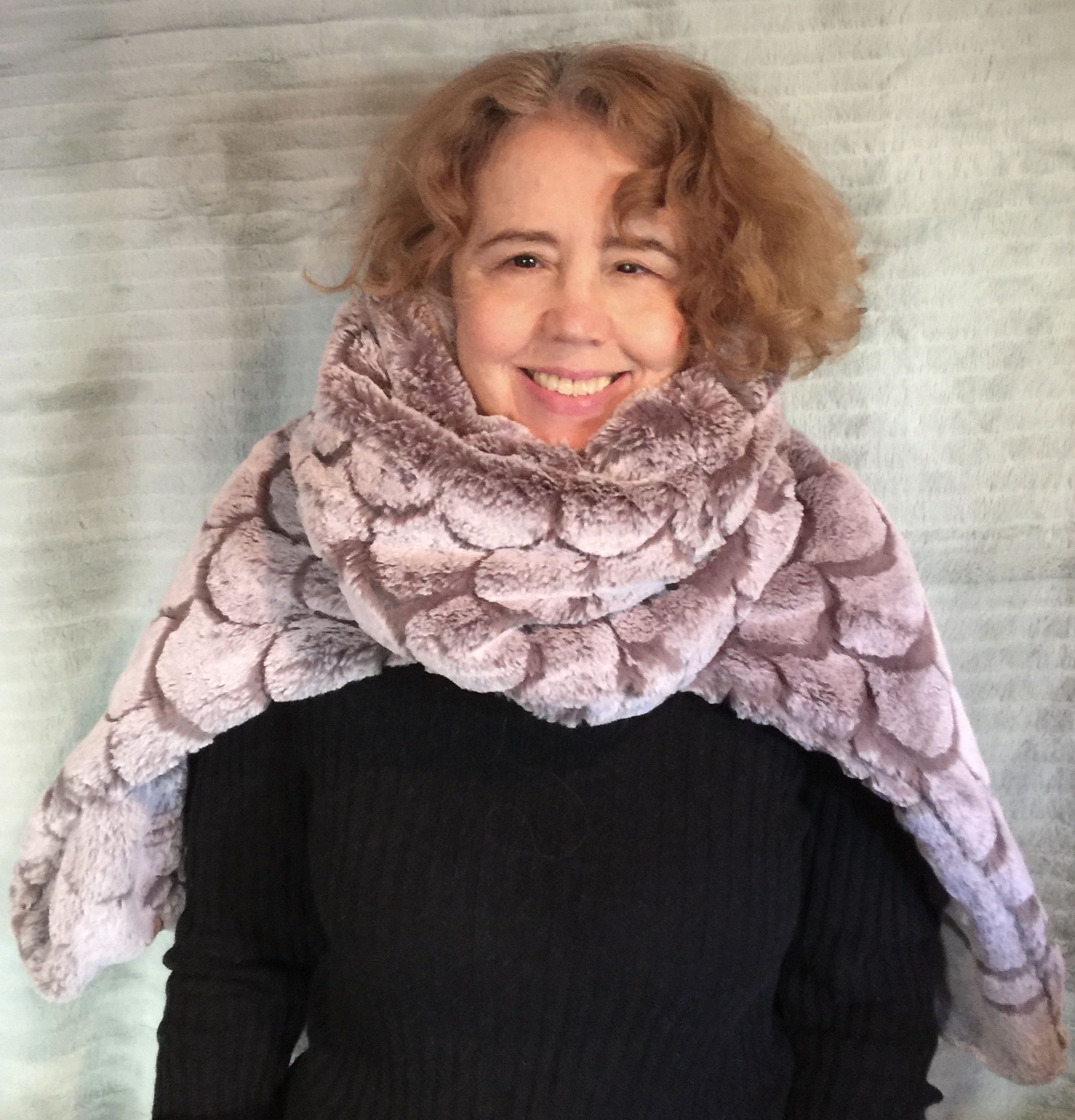Reversible Carved Faux Fur Cowl/Hood With Muff 7 Steps (with Pictures