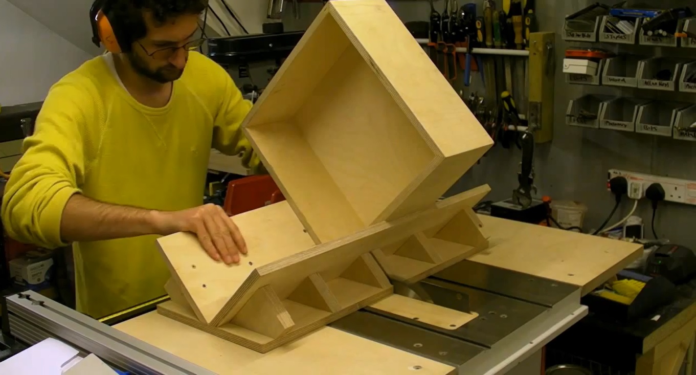 Splined / Keyed Mitre Sledge / Sled and Box - Building and Using on Table Saw