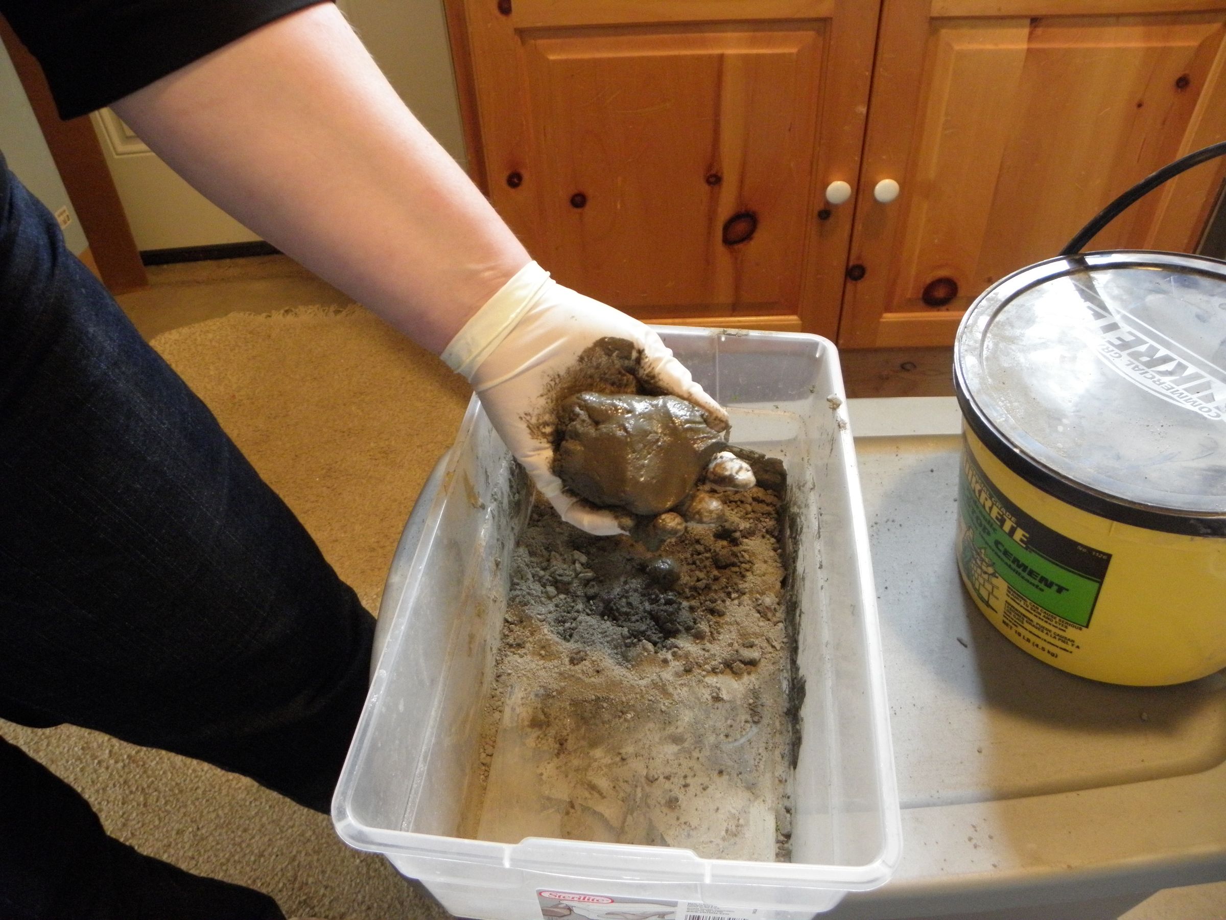 How to Mix Hydraulic Cement for Sculpting