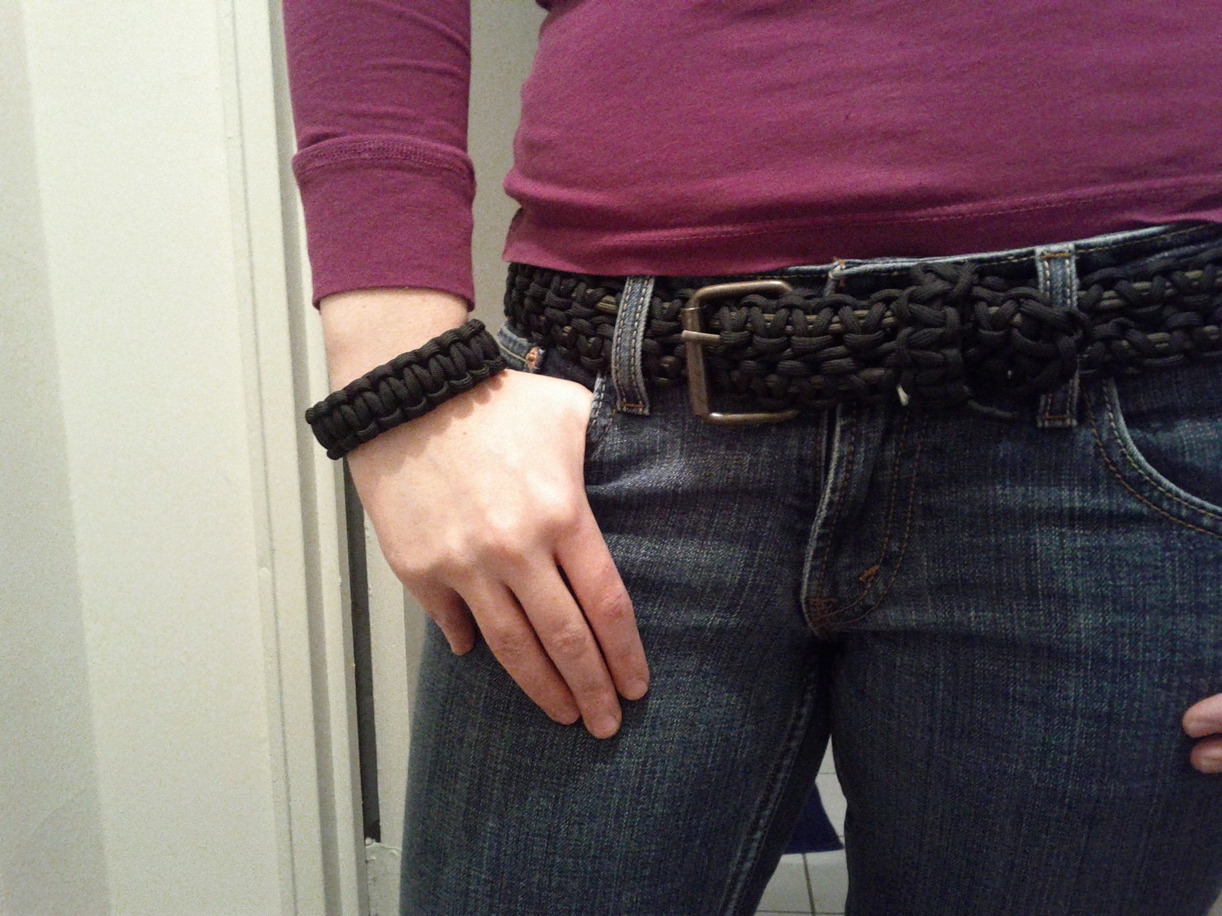 5 EASY WAYS TO CARRY PARACORD : 5 Steps (with Pictures) - Instructables