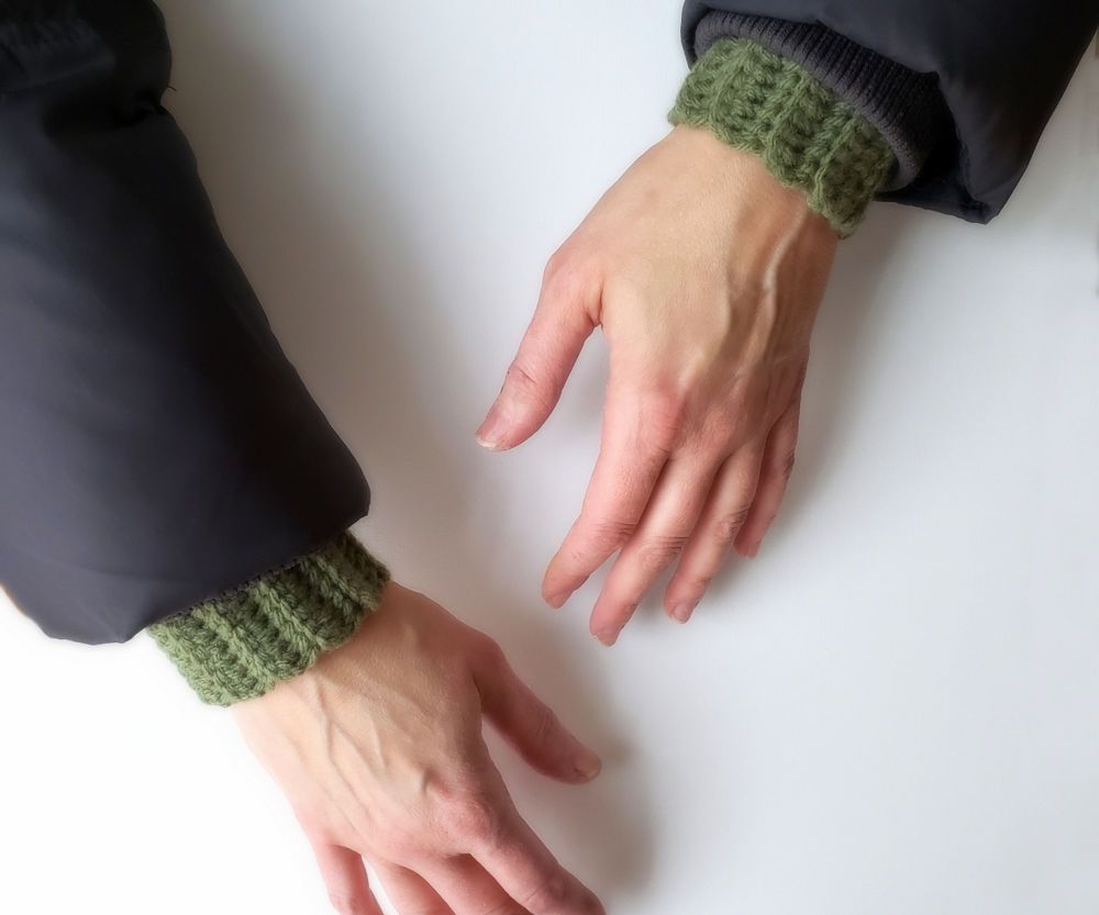 Unisex Wrist Warmers Quick Crochet Project