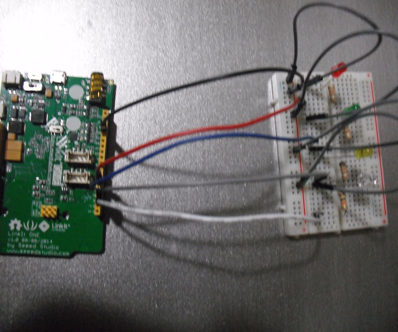 Linkit ONE:Controlling Digital Outputs
