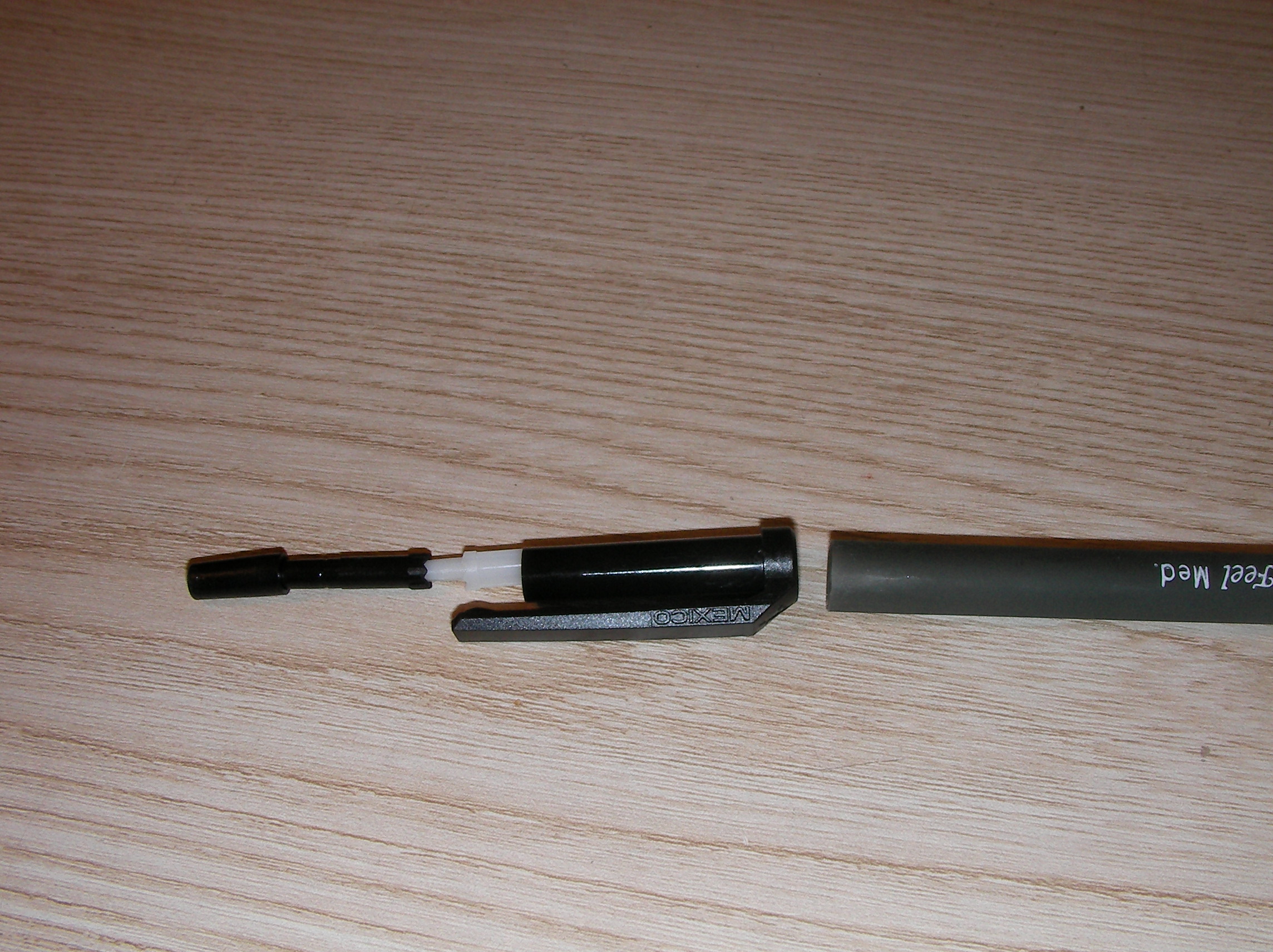 Fix a Bic "Clicky" Pen (Make a 'Clicky' Pen a Regular One) 5 Steps