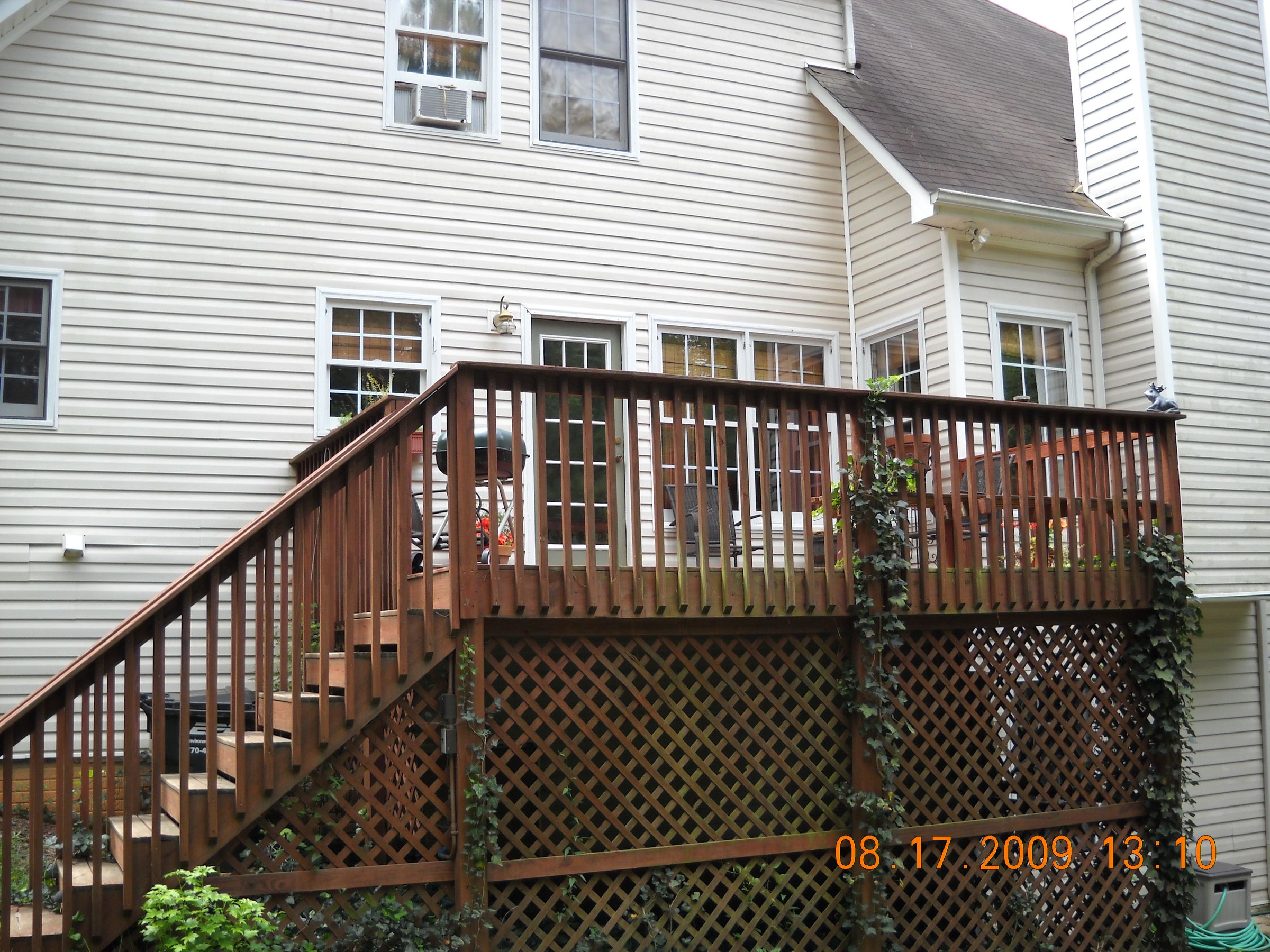 How to Hide Trash Cans While Keeping Them Easily Accessible