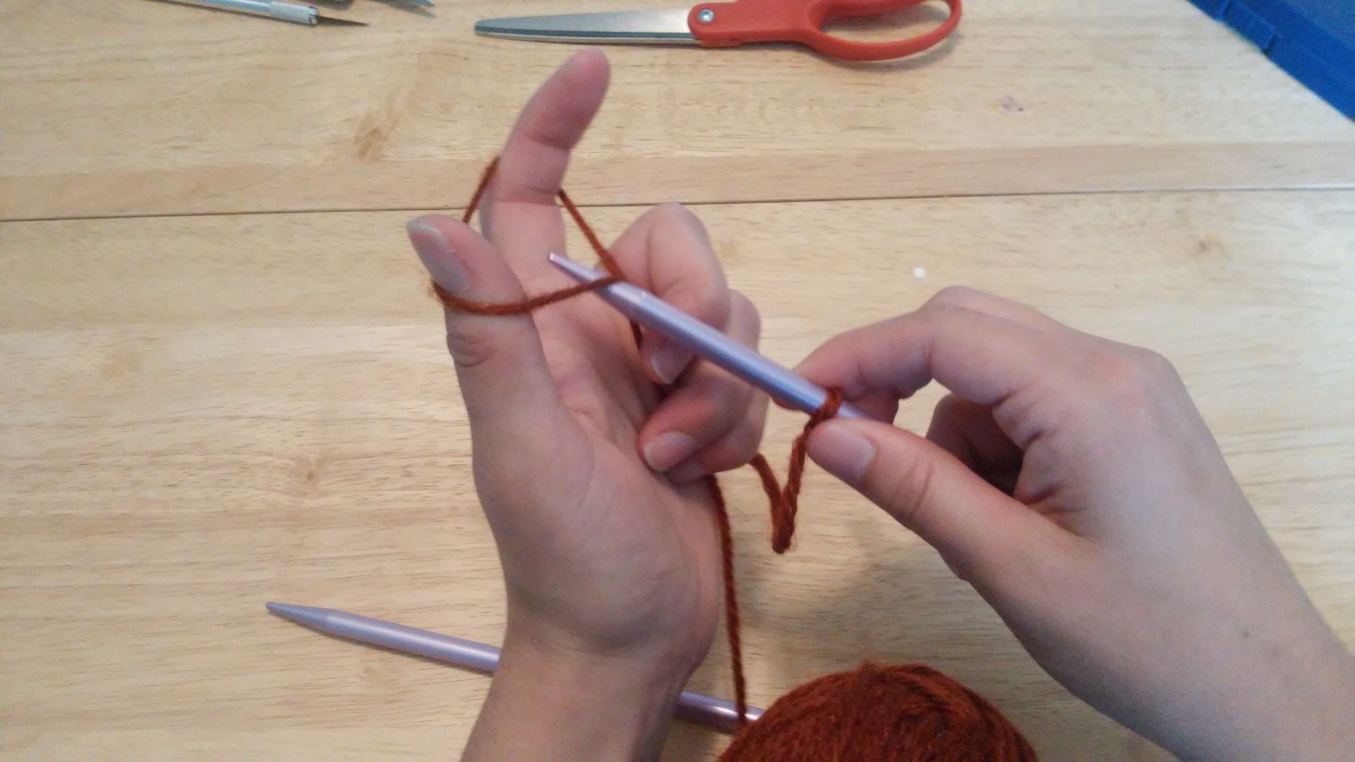 Lefty Knitting 101: Casting on a Stitch : 5 Steps Instructables