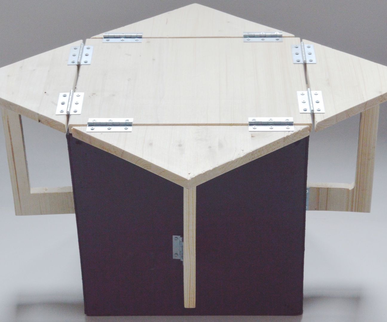 How to Make an Enlargeable Table From a Chair