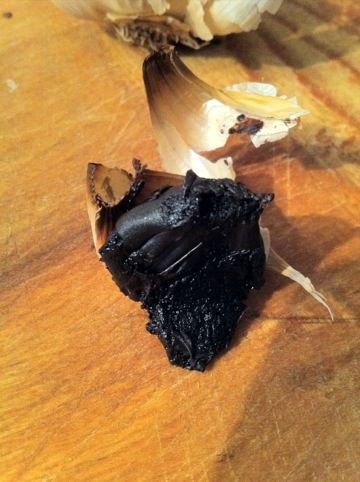 Fermented Garlic (Black Garlic)