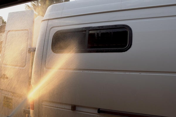 installer soi-même les baies projetables sur votre fourgons aménagés