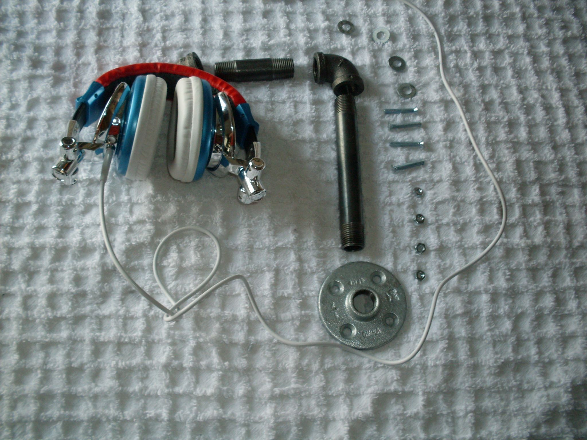 Plumbing Pipe Headphone Stand 3 Steps Instructables