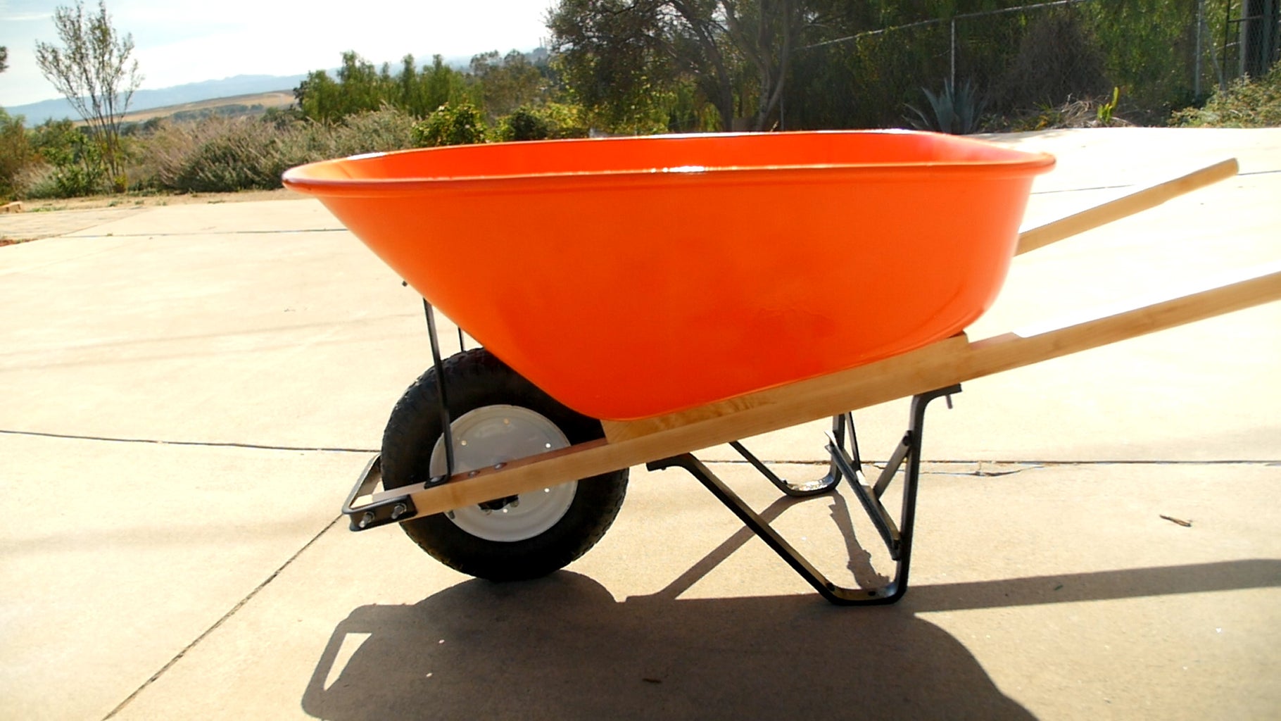 How to Restore an Old Wheelbarrow : 5 Steps (with Pictures) - Instructables