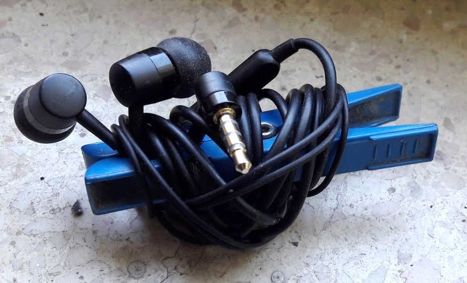 Clothespin Earbud Holder 4 Steps (with Pictures) Instructables