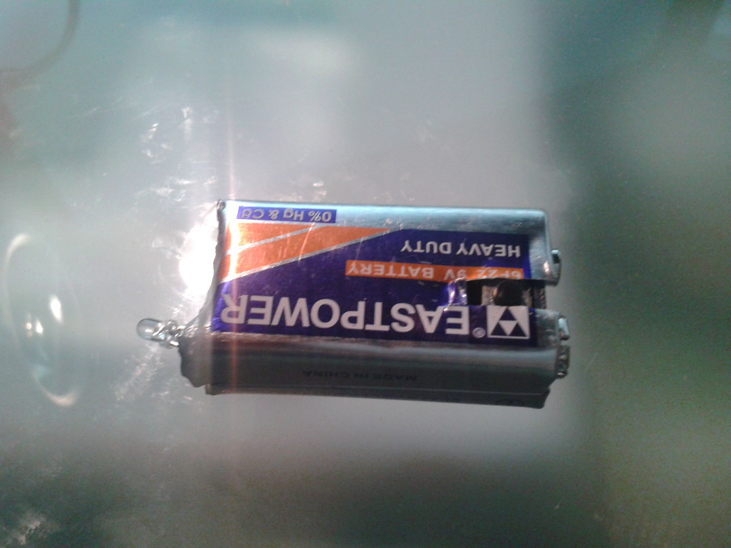 How to Make One Flashlight From an Old 9V Battery