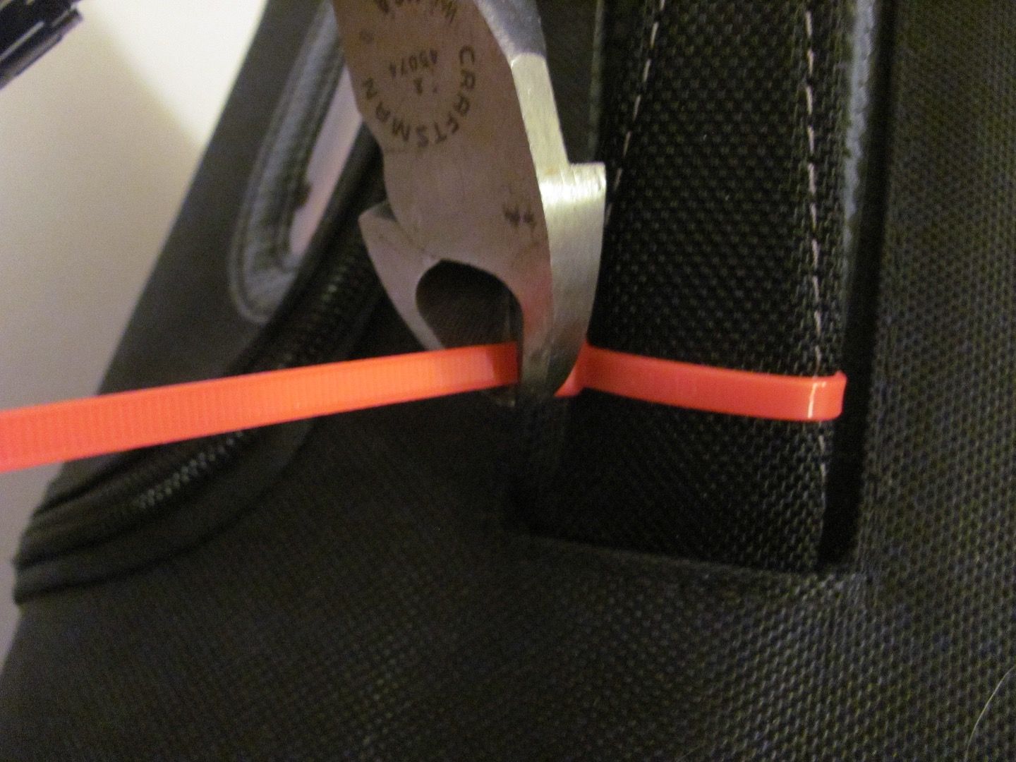 Use Zip Ties to Identify Luggage 5 Steps Instructables