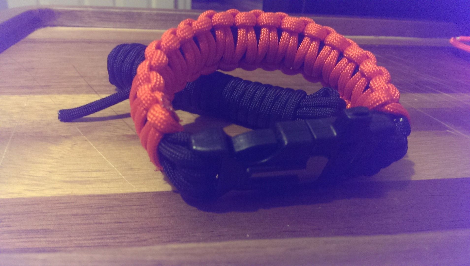 The Medic a Paracord Survival Bracelet for First Aid. 4 Steps (with