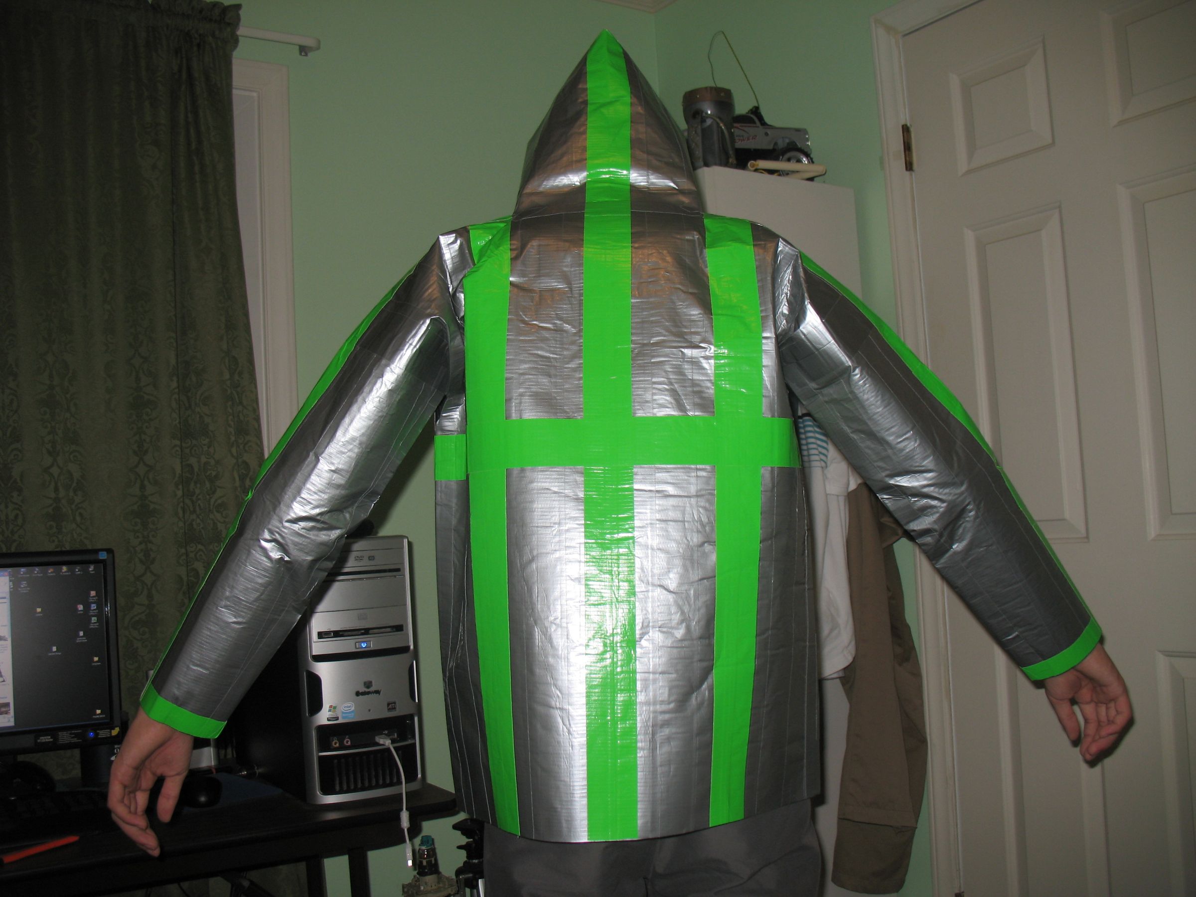 100 Authentic Duct Tape Hoodie (110+ Yards of Duct Tape) 9 Steps