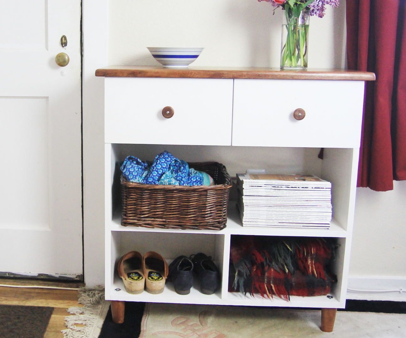 Beautiful Entryway Table W/ Dovetail Drawers