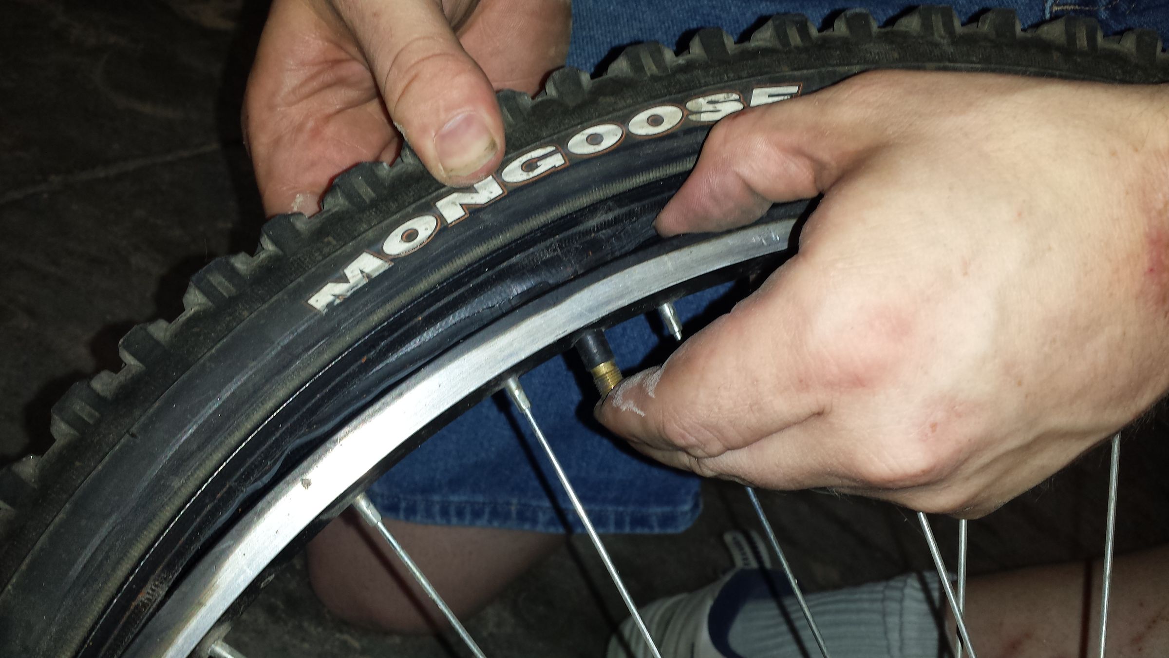 Change a Mountain Bike Tube Without Tools 6 Steps (with Pictures