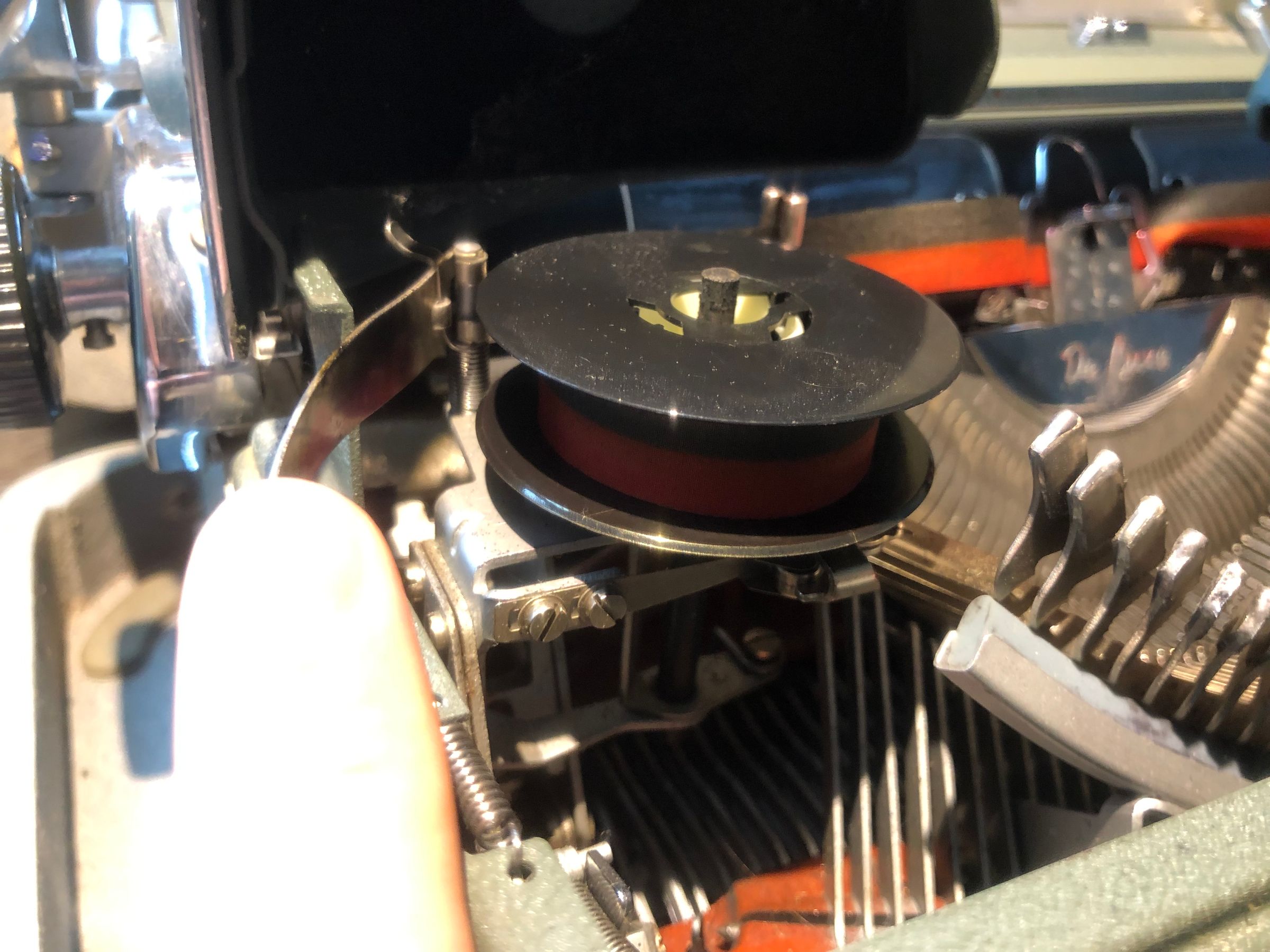 How to Change a Typewriter Ribbon : 8 Steps (with Pictures) - Instructables