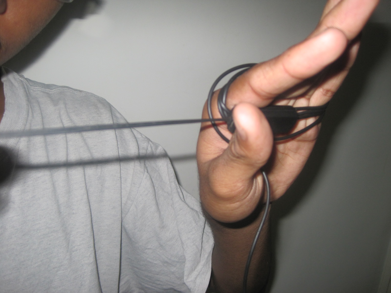 How to Wrap Headphones So They Don't Tangle. Instructables