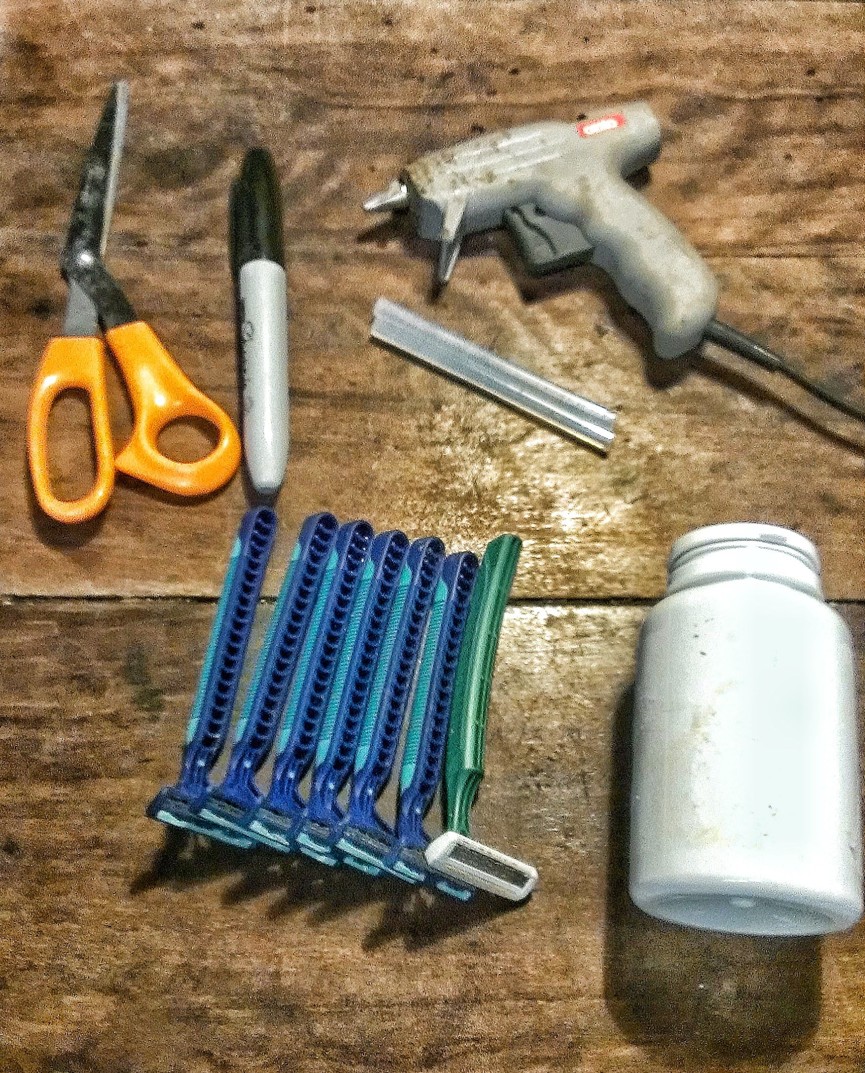 Plant Labels From Disposable Razors : 4 Steps - Instructables