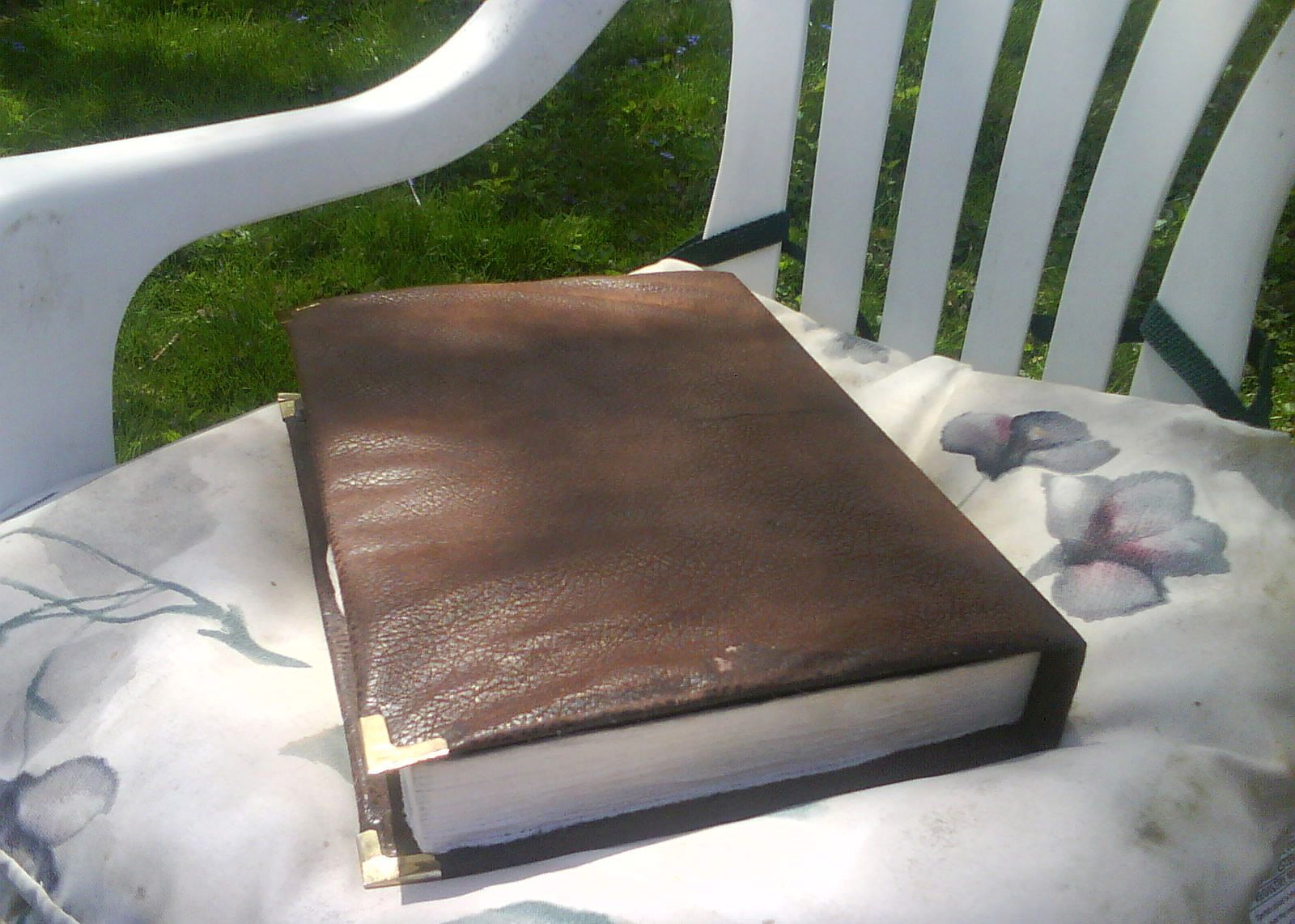 The Tome of Infinite Knowledge: a Book-styled Netbook Case From It's Own Box
