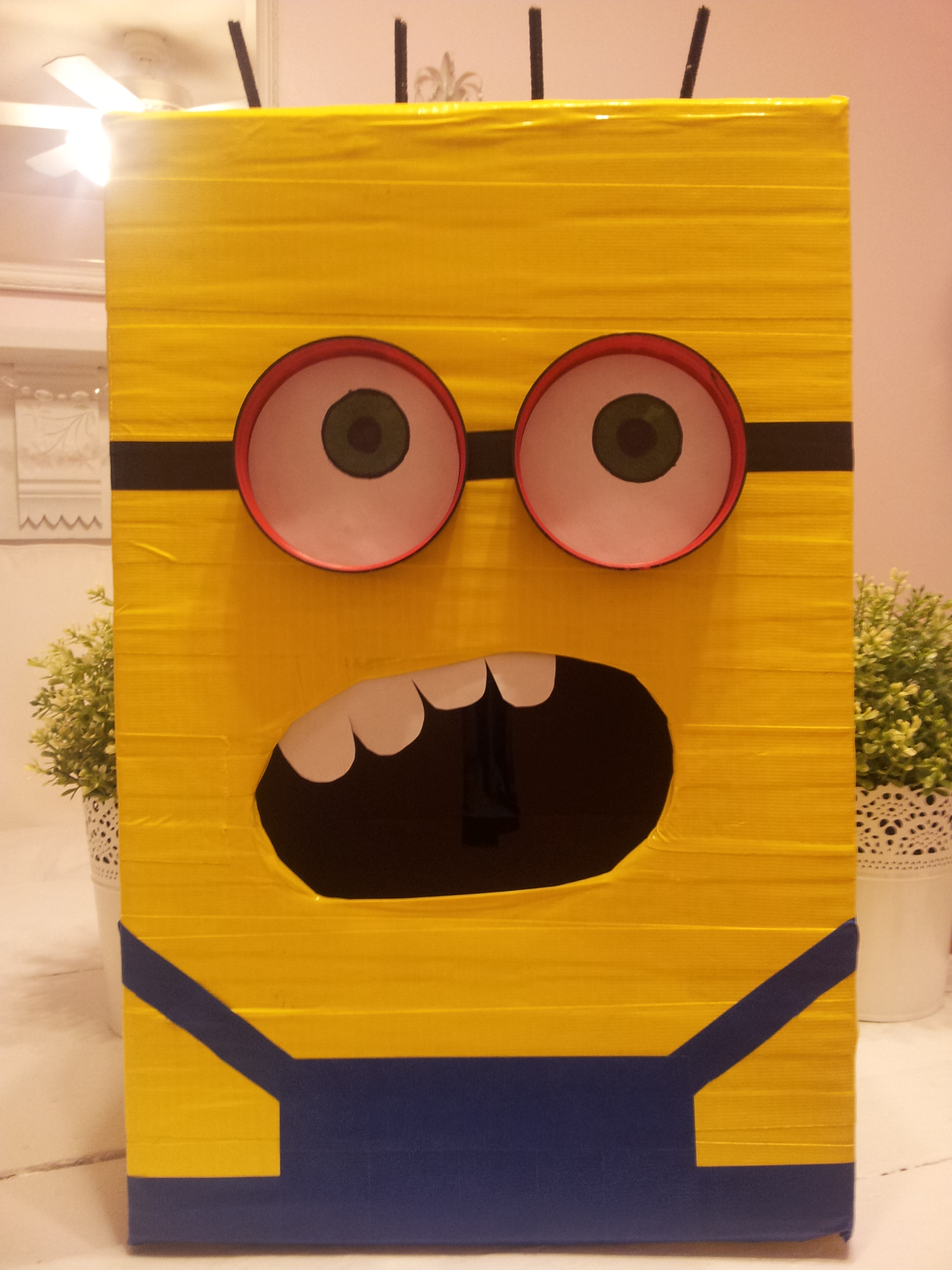 DIY Despicable Me Minion Valentine's Day Box for School