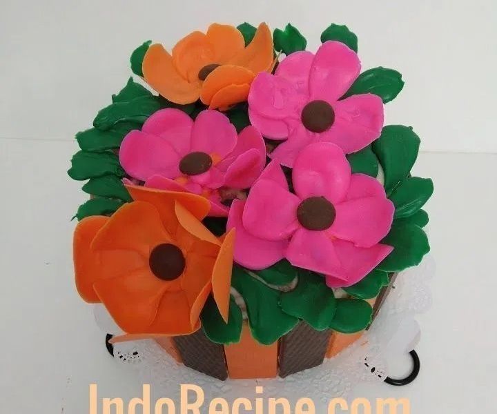 Pretty Strawberry Cake