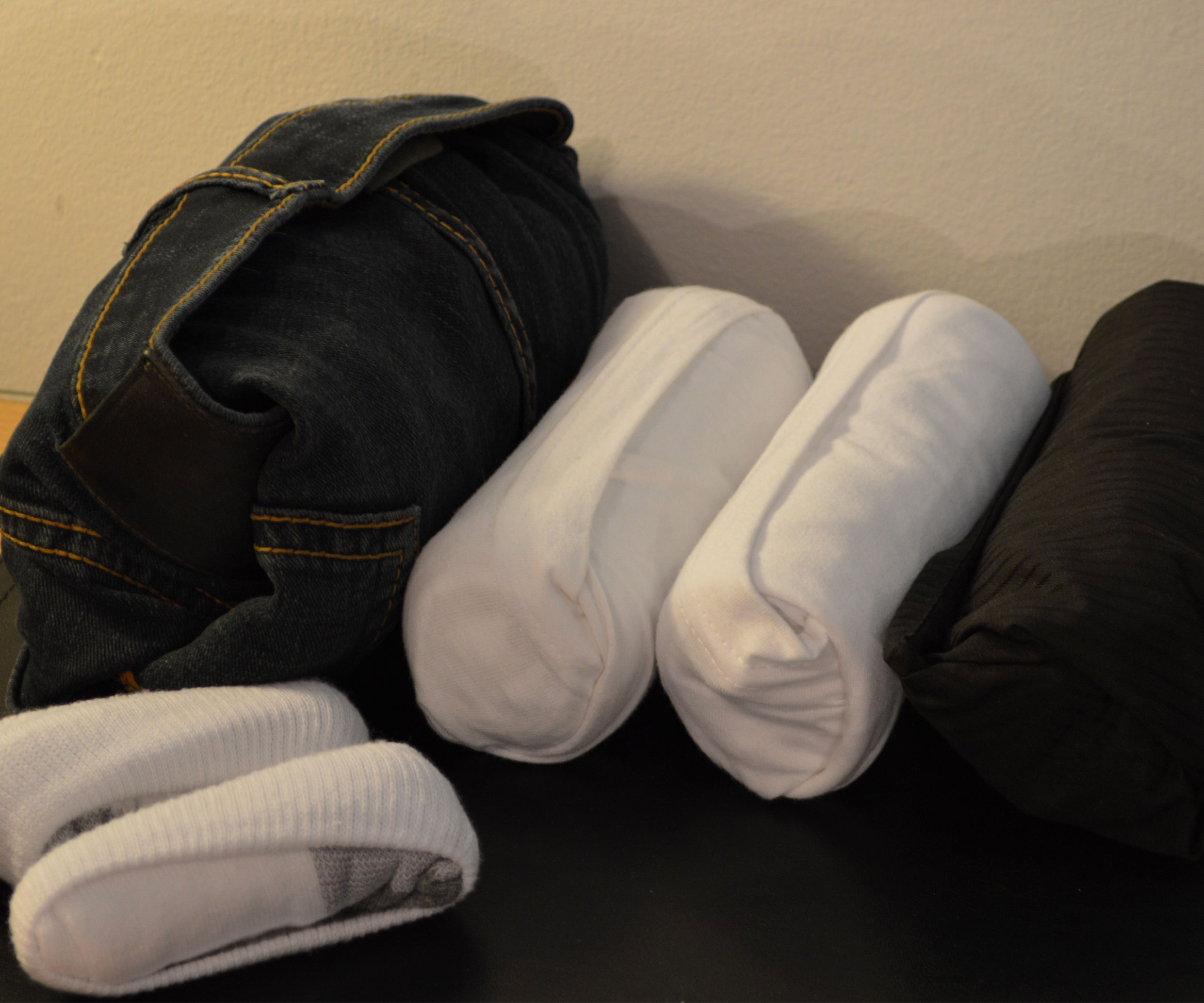 How to Pack Clothes for Traveling