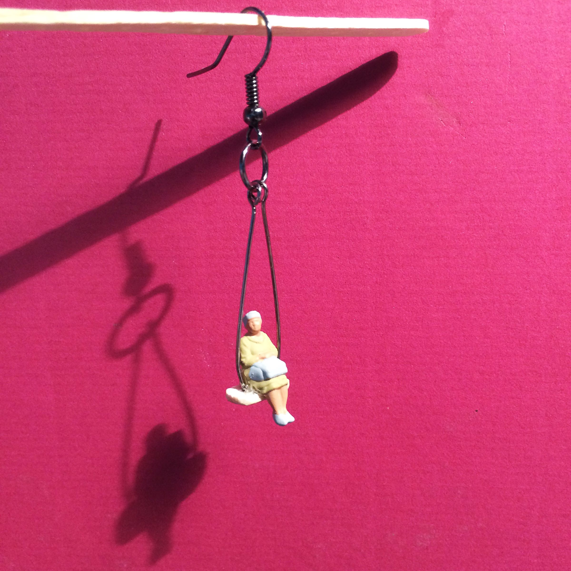 Swinging Granny : 4 Steps (with Pictures) - Instructables