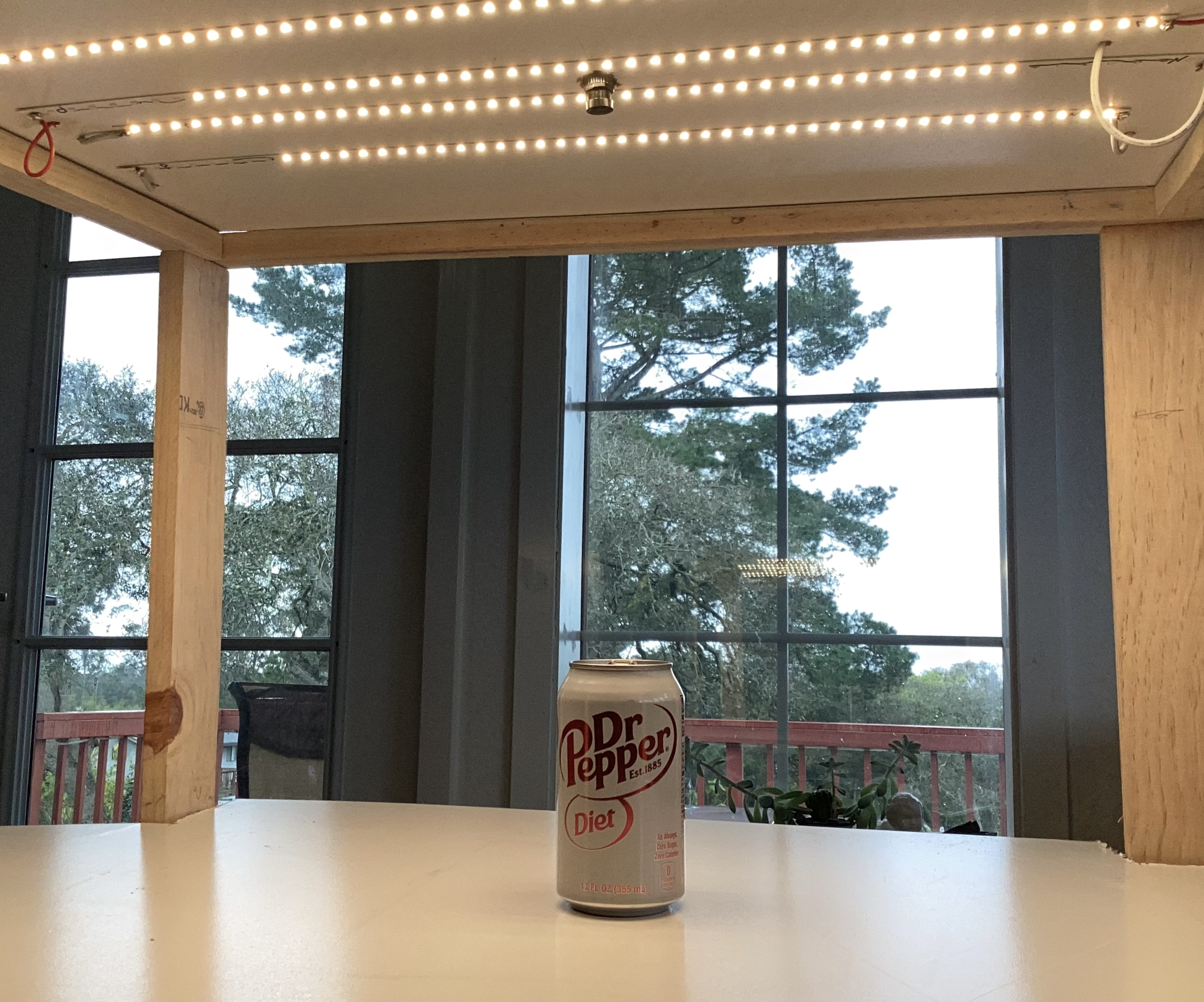 Automatic Plastic Bottle and Aluminum Can Detector Using AI