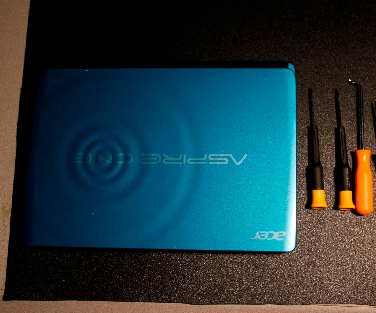 General Disassembly of ACER ONE Netbook for Upgrades