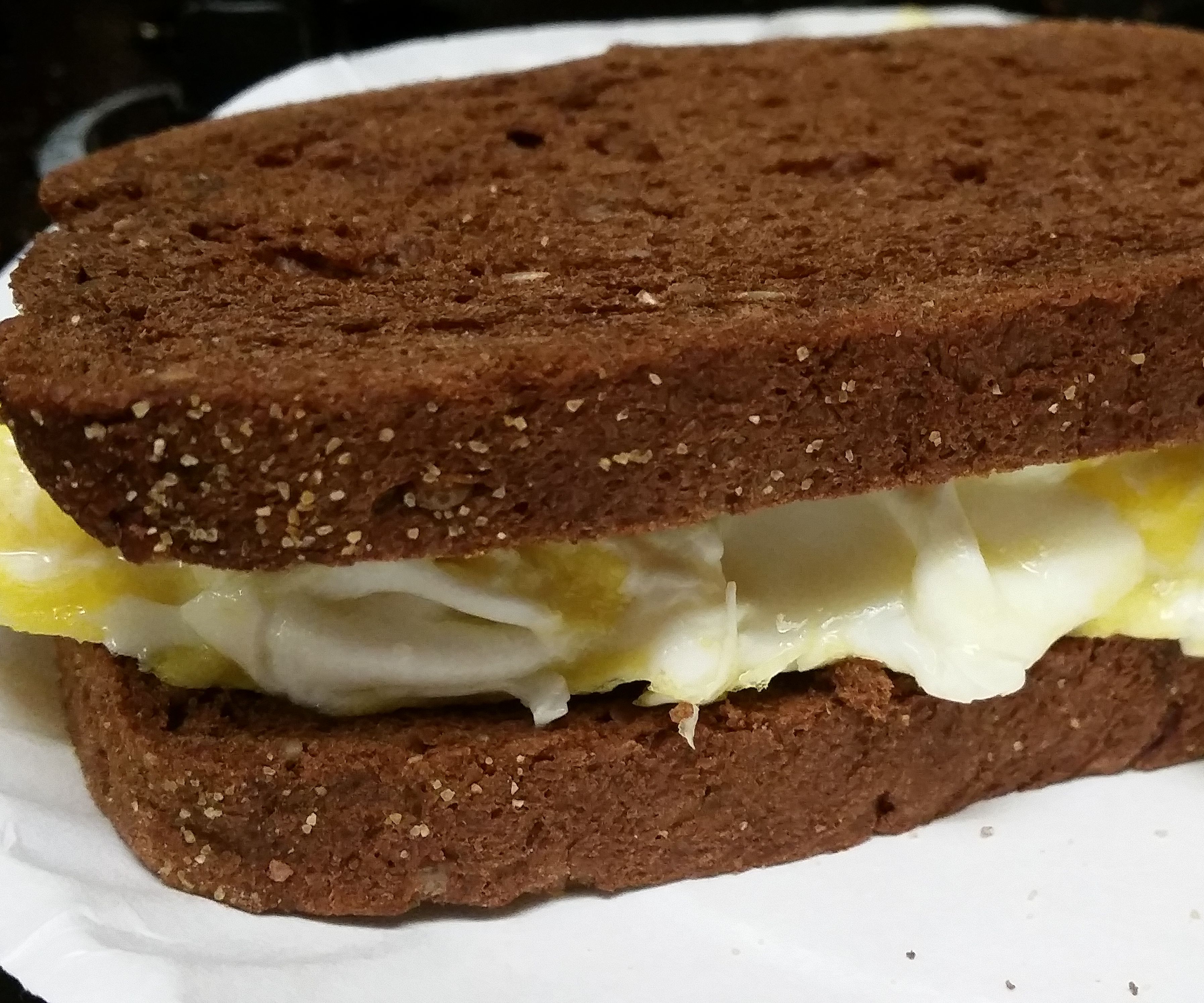 How to Make a Scrambled Egg Sandwich