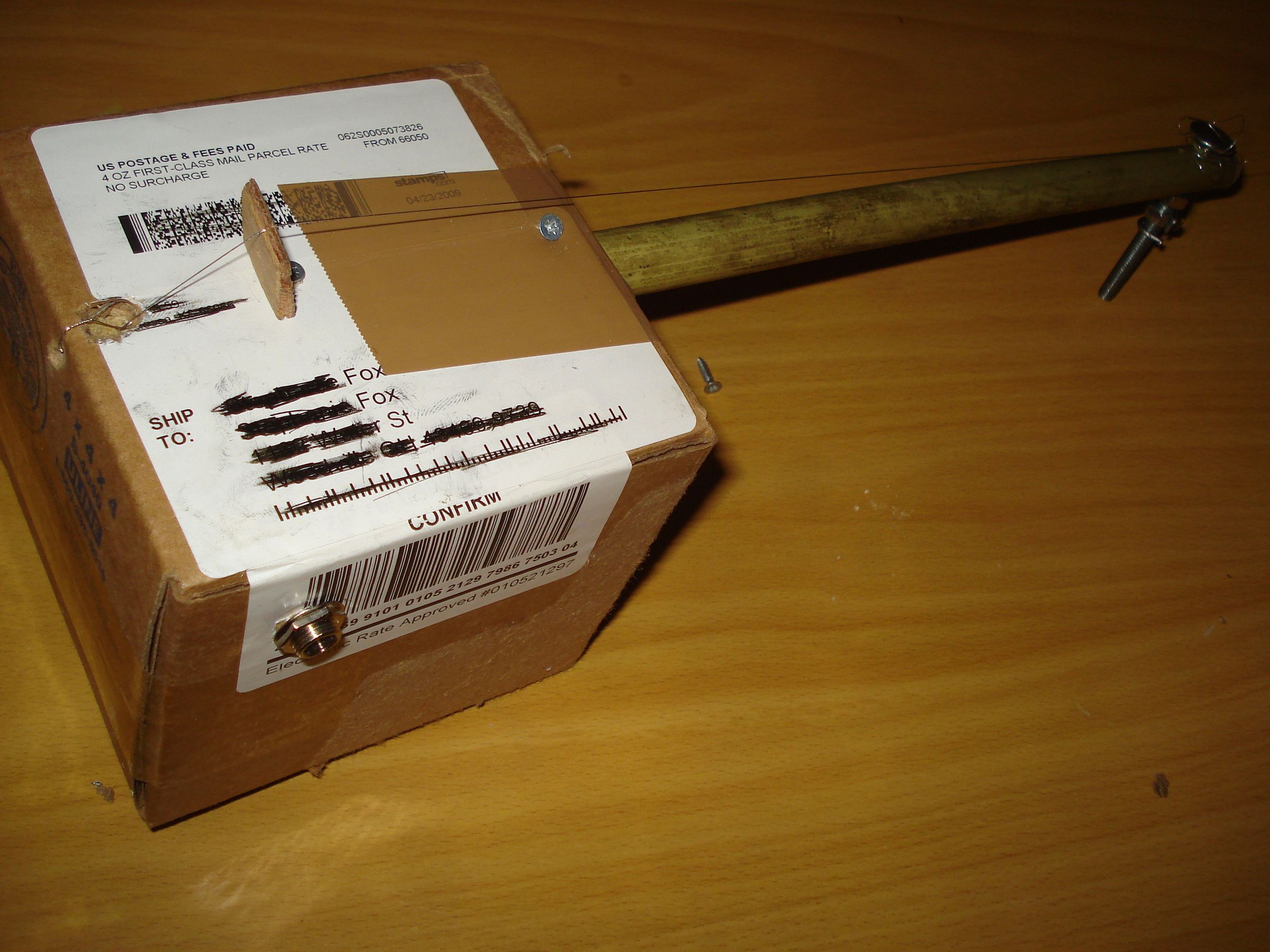 The Incredibly Simple Cardboard Box Electric Diddley Bow / Cajon