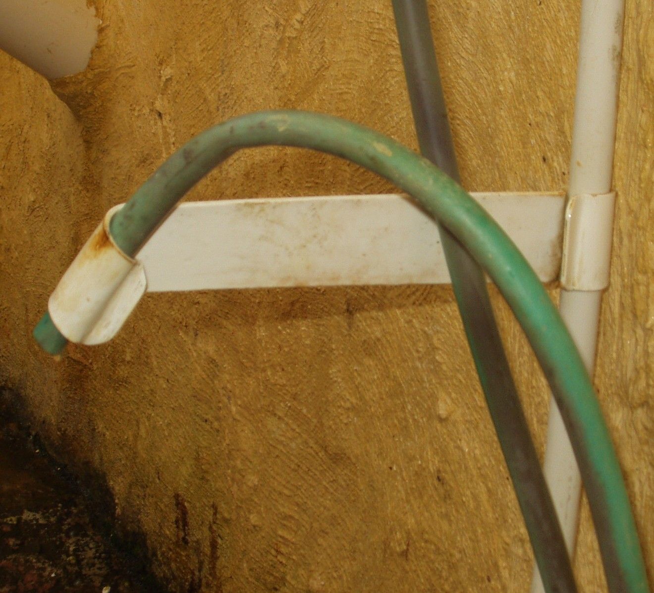 PVC HOSE HOLDER