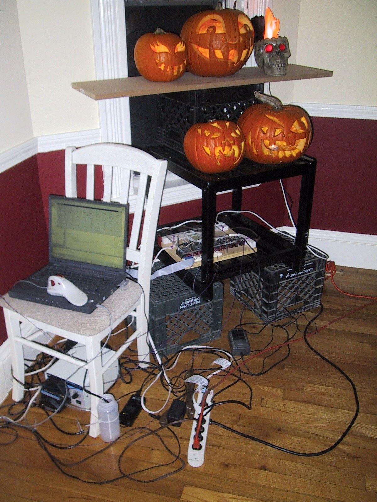 Solidstate Halloween Controller and How to Build a Haunted House 11 Steps (with Pictures